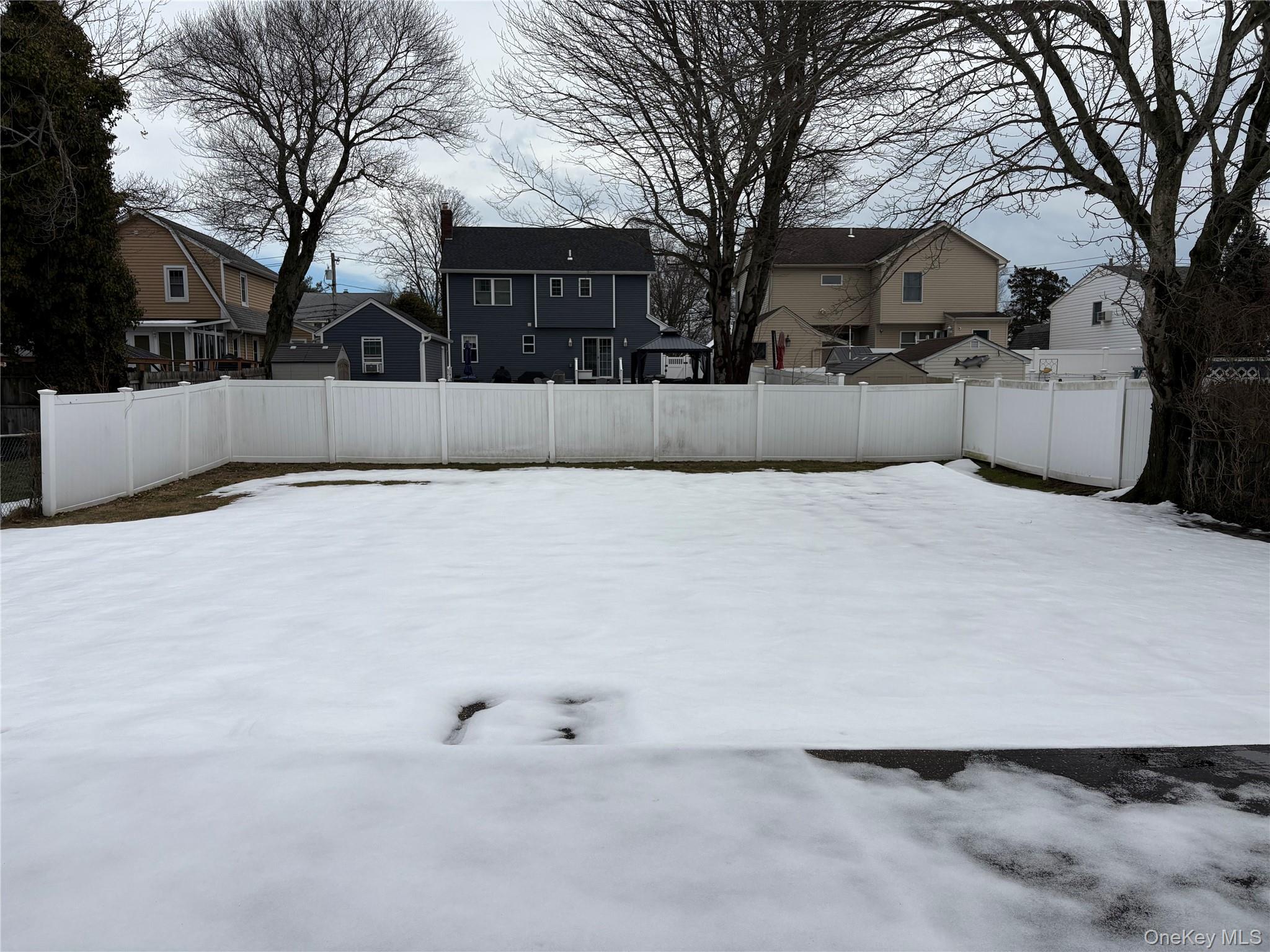 #15 photo, 2191 Walsall Street, नासाउ काउंटी Seaford , NY 11783