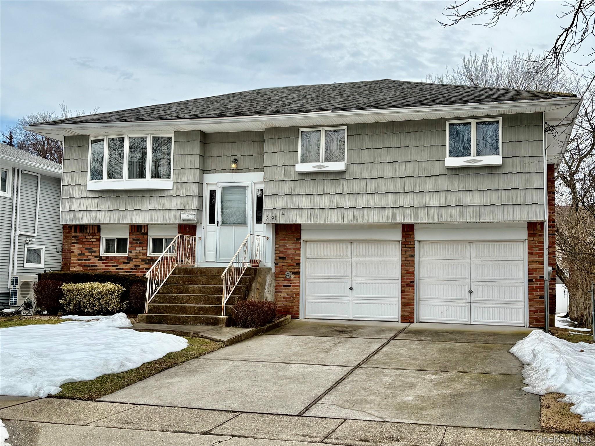 #2 photo, 2191 Walsall Street, नासाउ काउंटी Seaford , NY 11783