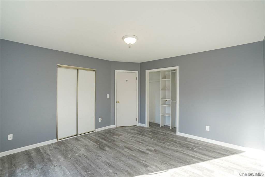 #16 photo, 266 Lake Point Circle, Middle Island , NY 11953