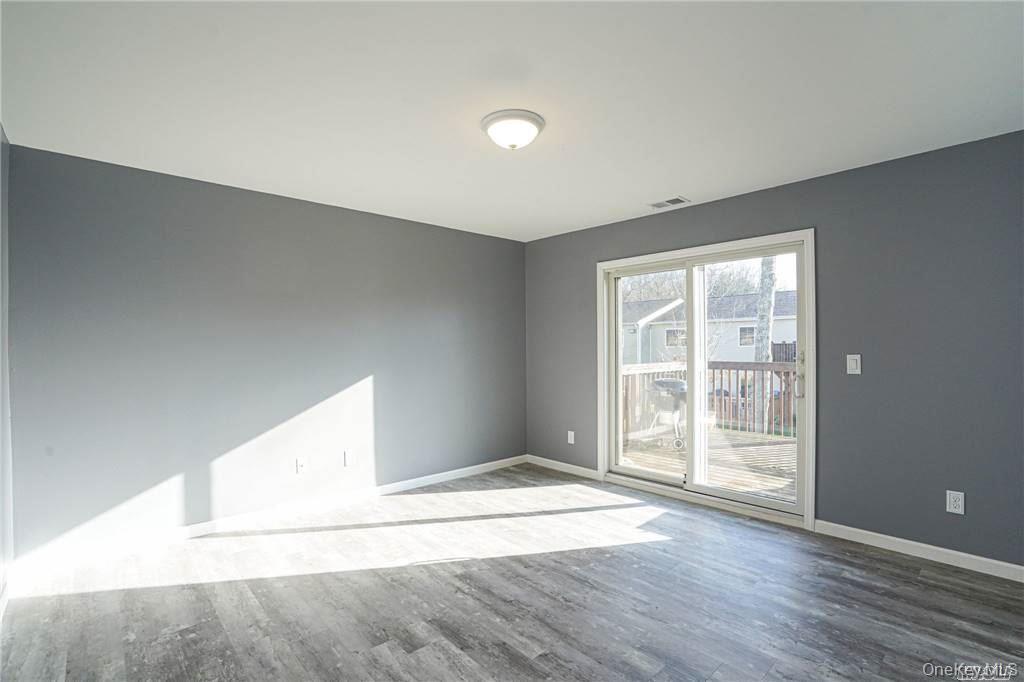 #17 photo, 266 Lake Point Circle, Middle Island , NY 11953