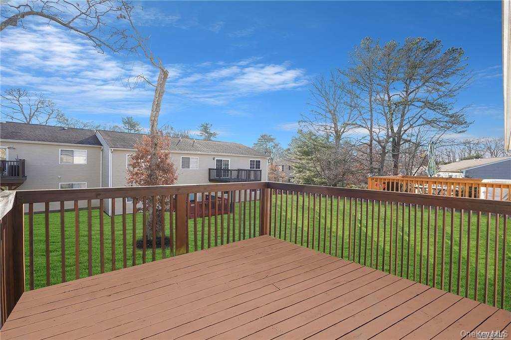 #19 photo, 266 Lake Point Circle, Middle Island , NY 11953