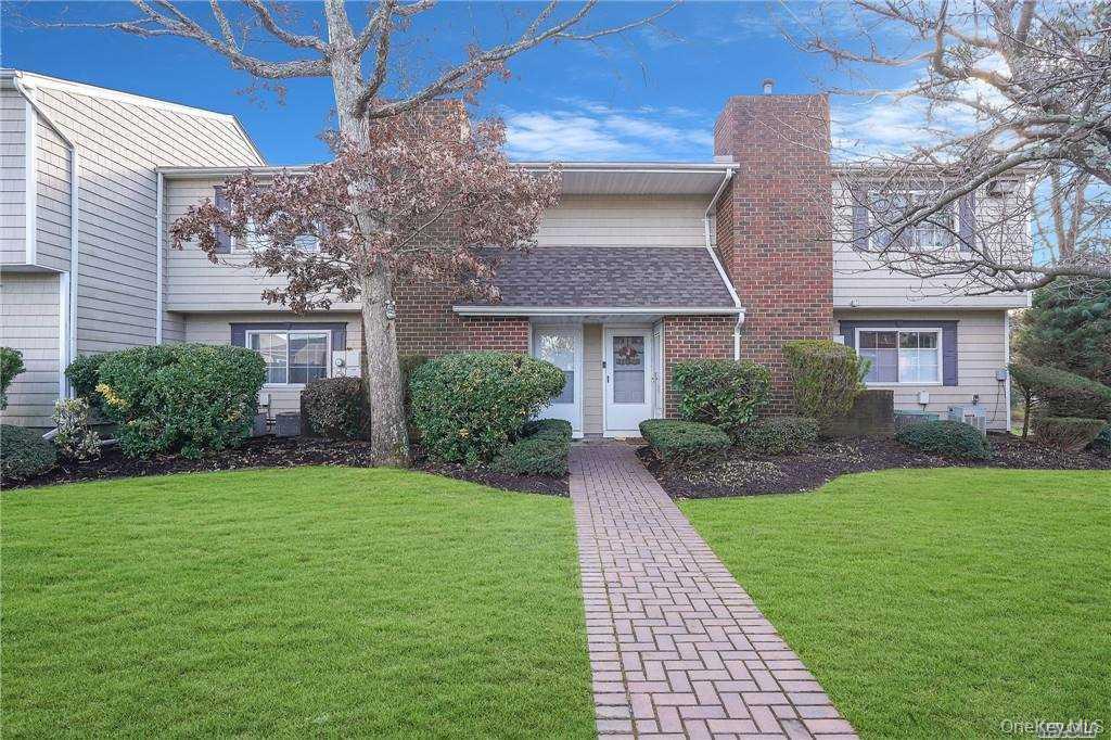 #2 photo, 266 Lake Point Circle, Middle Island , NY 11953