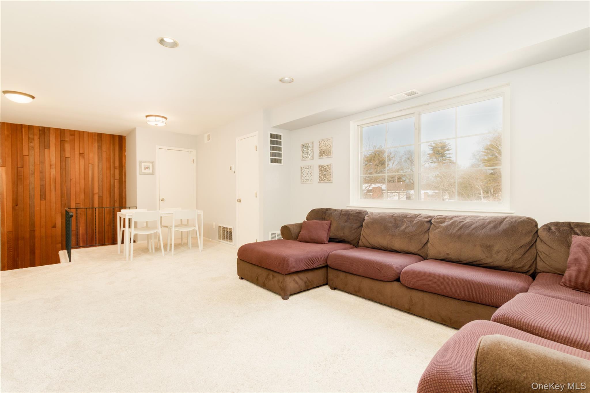 #7 photo, 266 Lake Point Circle, Middle Island , NY 11953