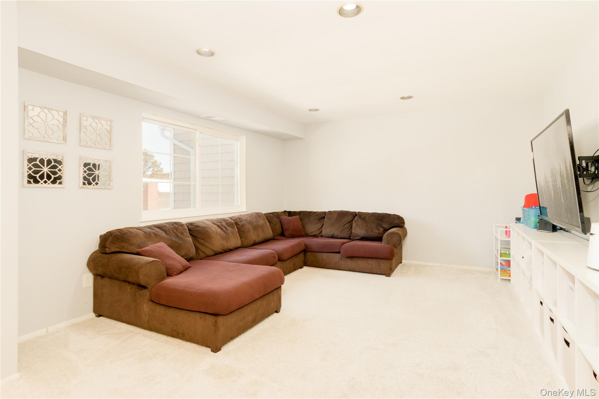 #8 photo, 266 Lake Point Circle, Middle Island , NY 11953