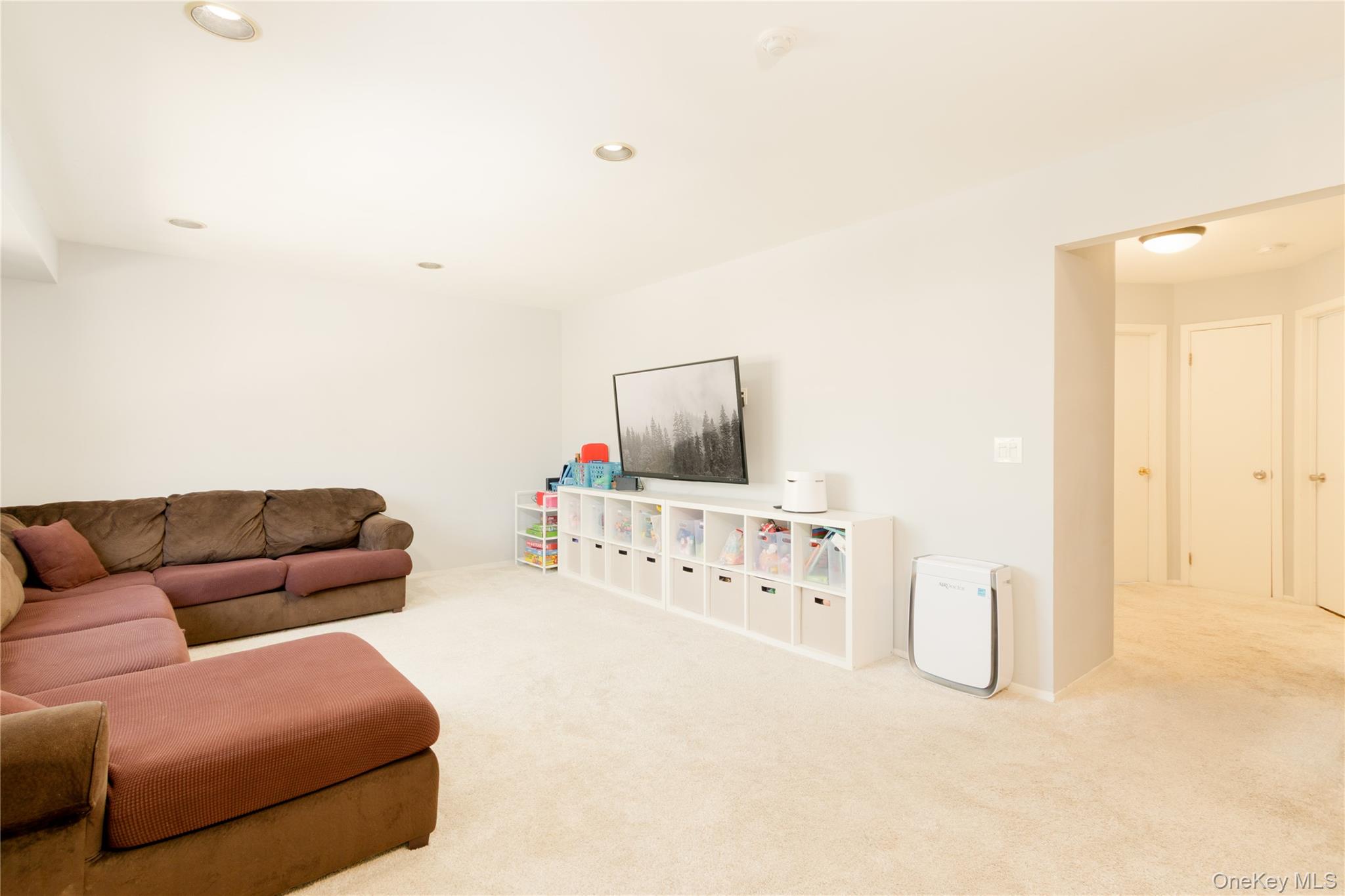 #9 photo, 266 Lake Point Circle, Middle Island , NY 11953