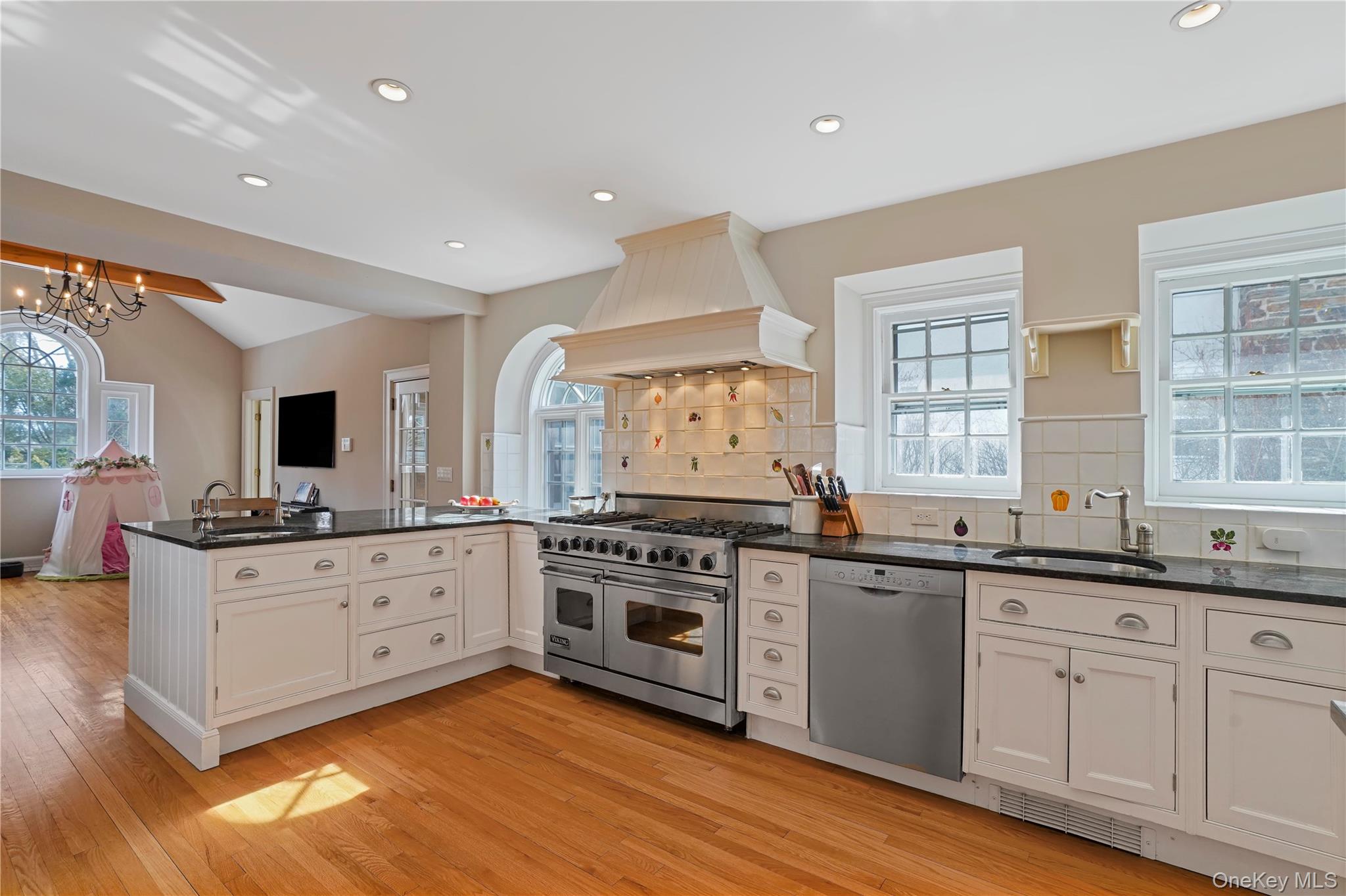 #6 photo, 650 Ely Avenue, Pelham , NY 10803