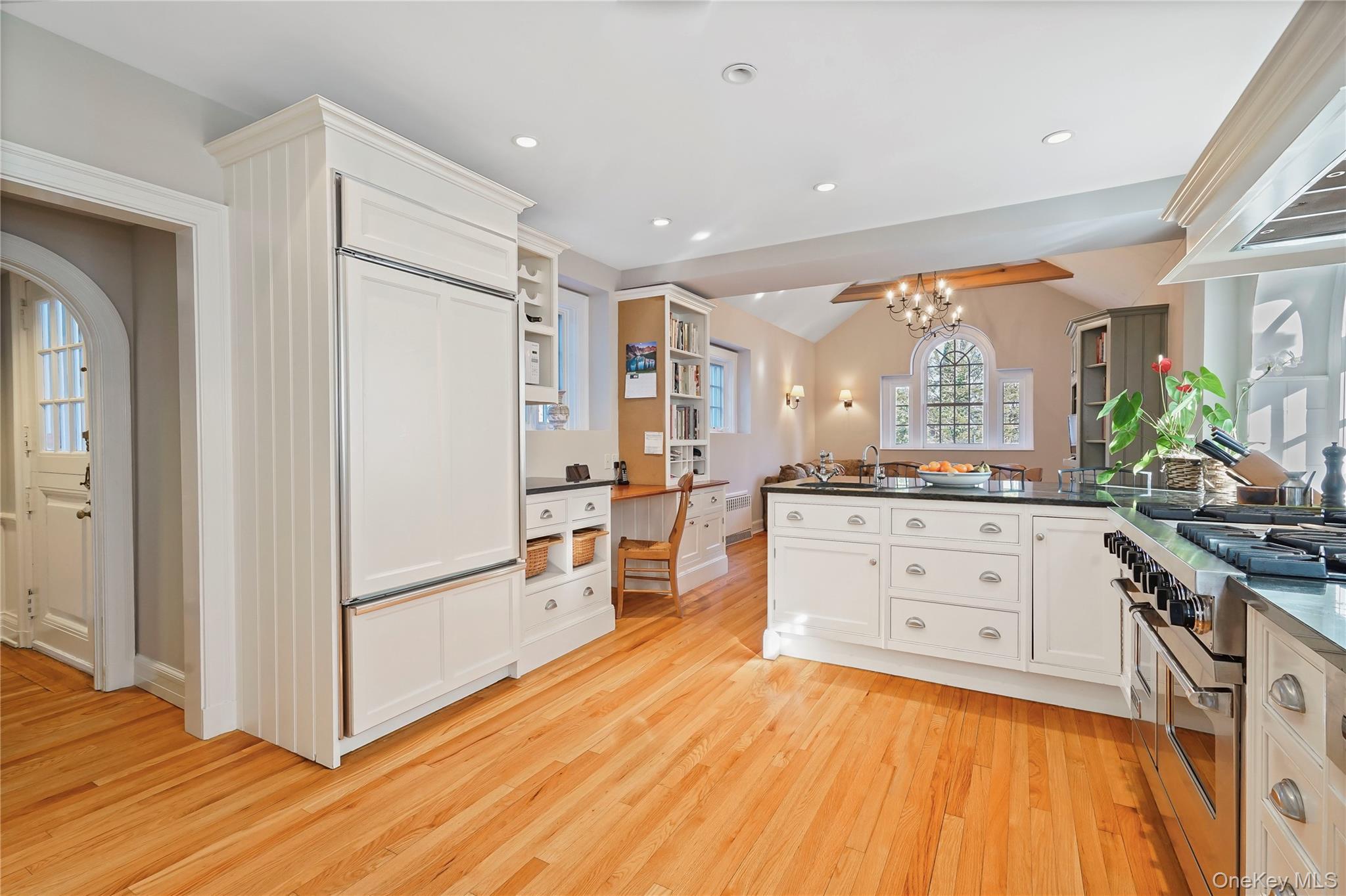 #7 photo, 650 Ely Avenue, Pelham , NY 10803