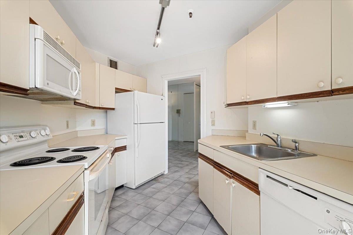 #8 photo, 25 Rockledge Avenue, White Plains , NY 10601