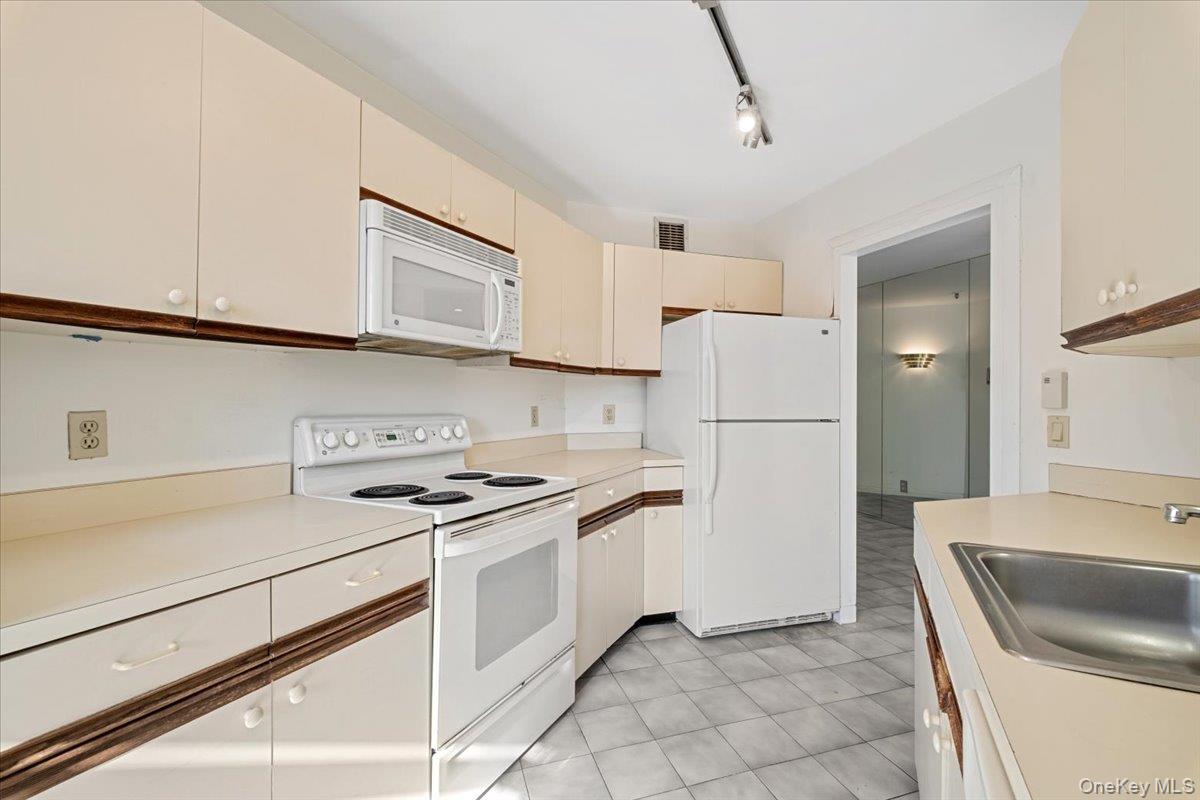 #9 photo, 25 Rockledge Avenue, White Plains , NY 10601