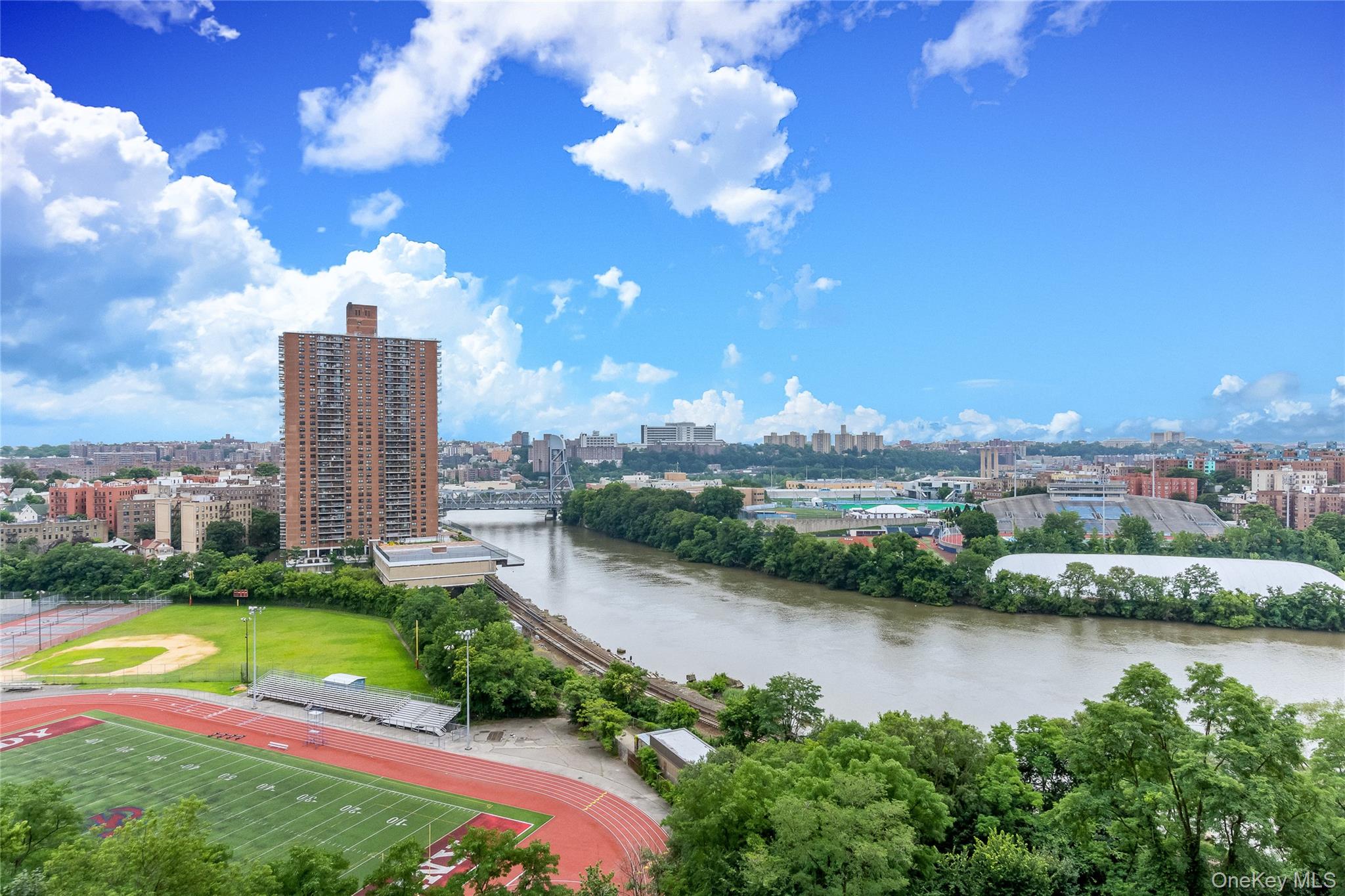 #8 photo, 2500 Johnson, 布朗士 Bronx , NY 10463