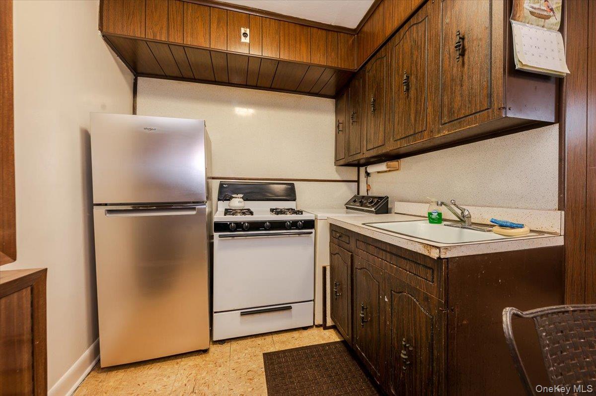 #17 photo, 276 Brinsmade Avenue, Bronx , NY 10465