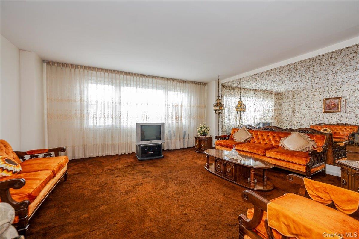 #4 photo, 276 Brinsmade Avenue, Bronx , NY 10465