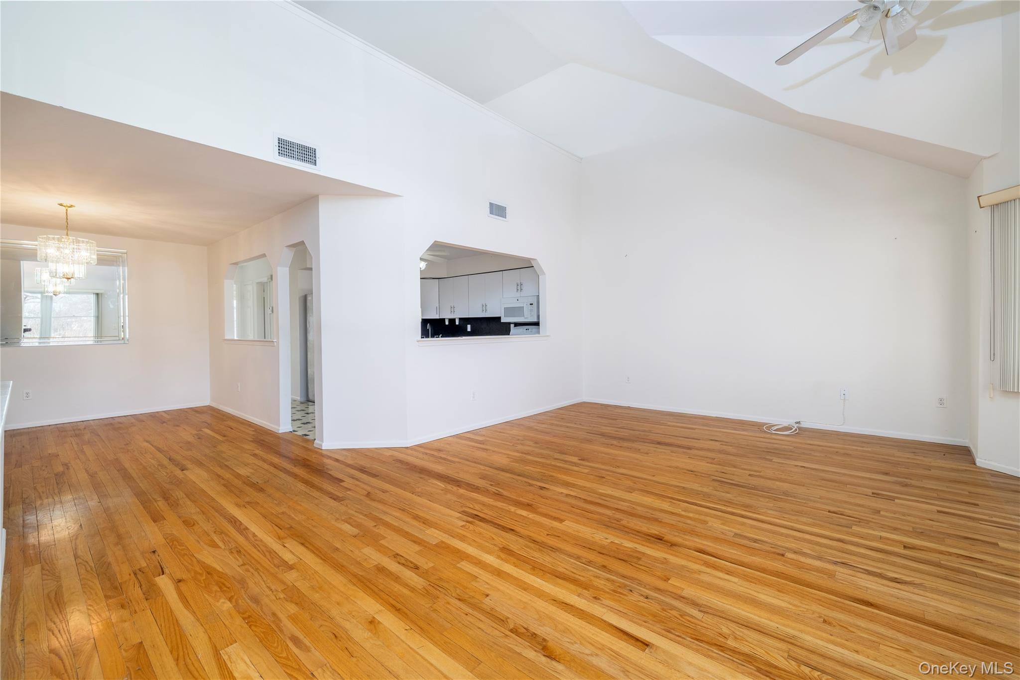 #6 photo, 22 Ridgewood Drive, Wantagh , NY 11793