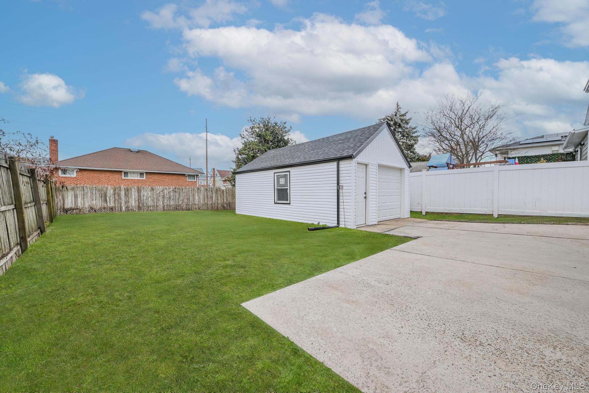 #4 photo, 44 Catherine Avenue, Franklin Square , NY 11010