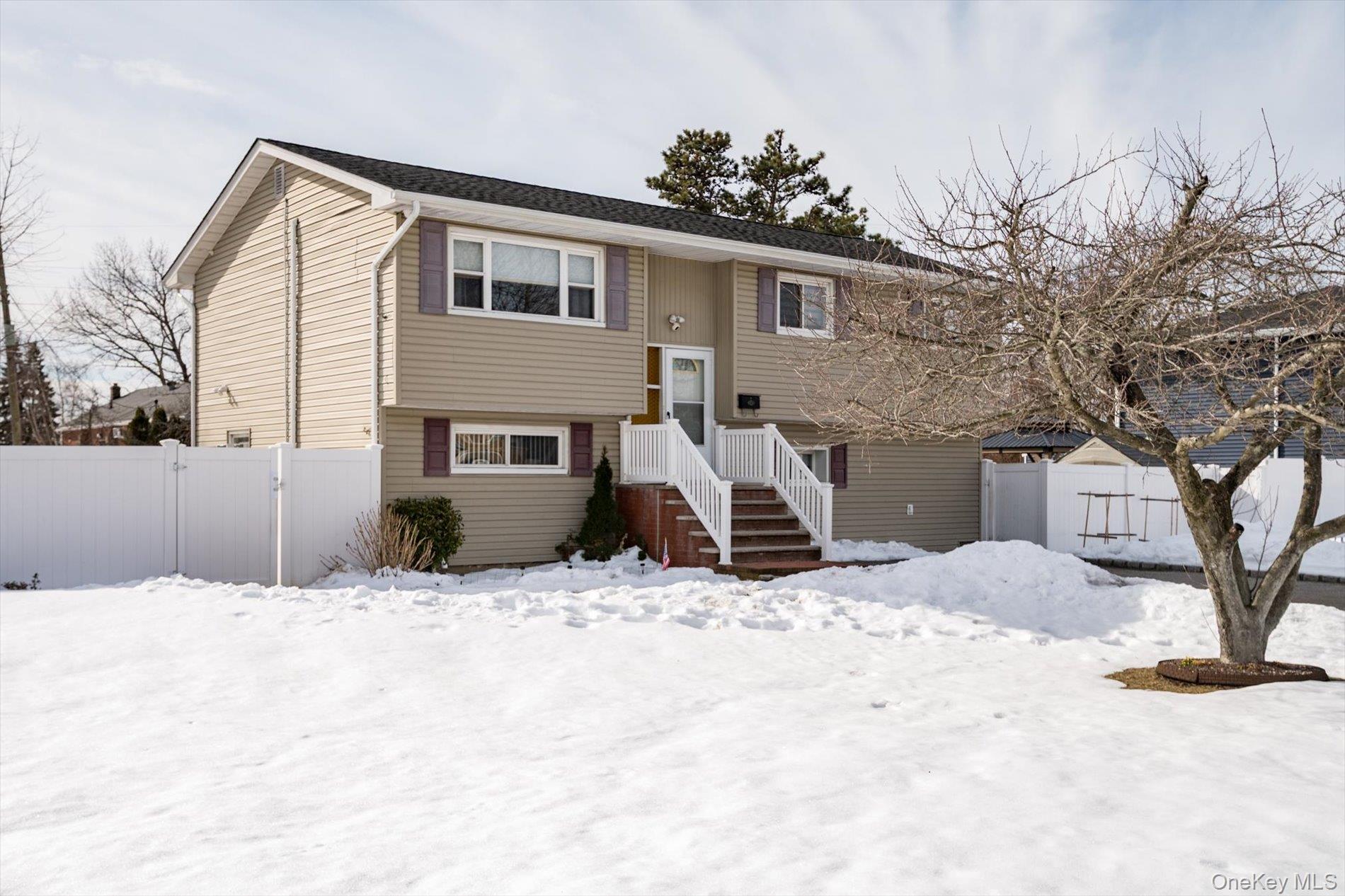 #15 photo, 231 3rd Street, 롱 아일랜드 Lindenhurst , NY 11757