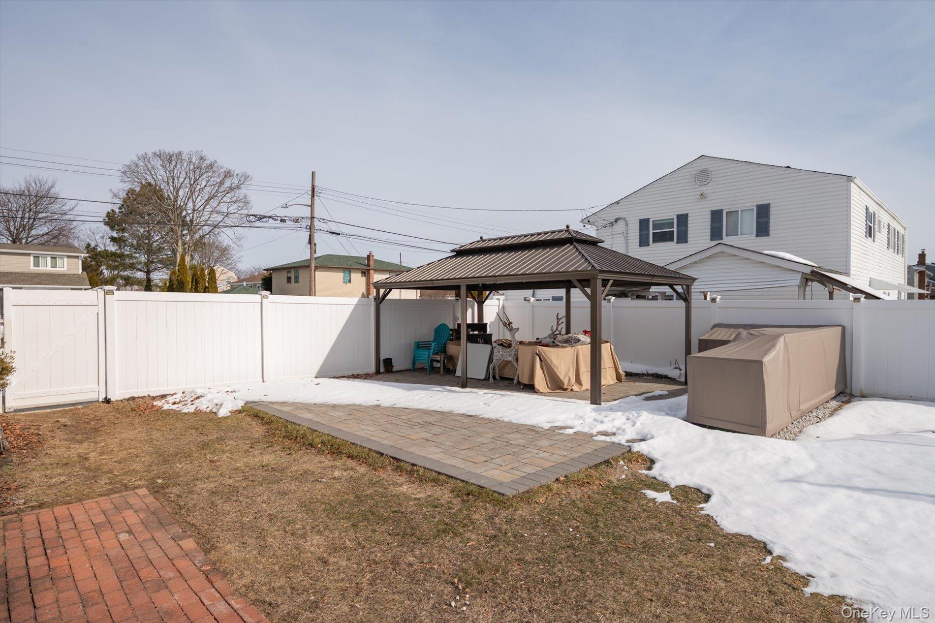 #16 photo, 231 3rd Street, 롱 아일랜드 Lindenhurst , NY 11757