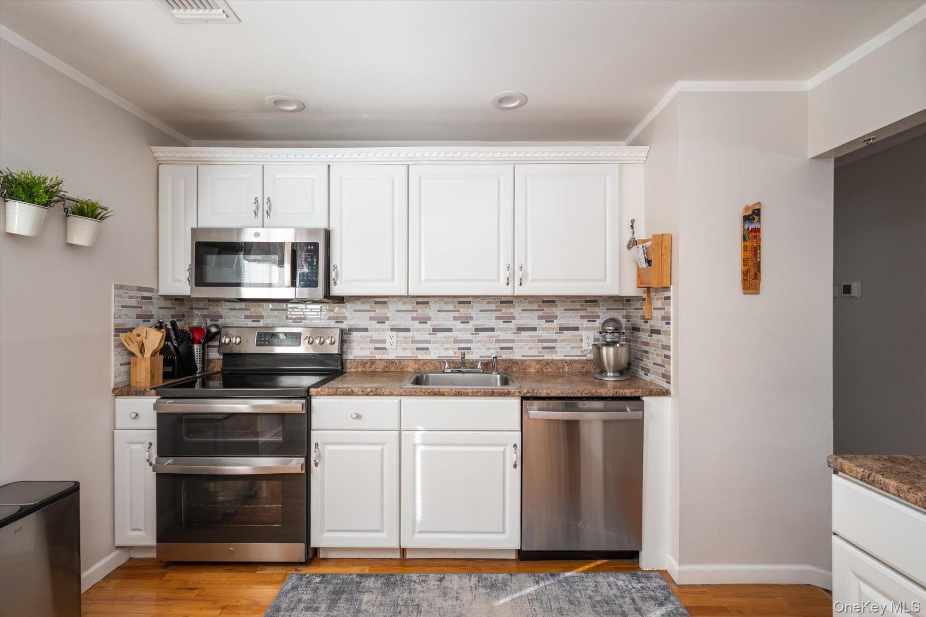 #4 photo, 231 3rd Street, 롱 아일랜드 Lindenhurst , NY 11757