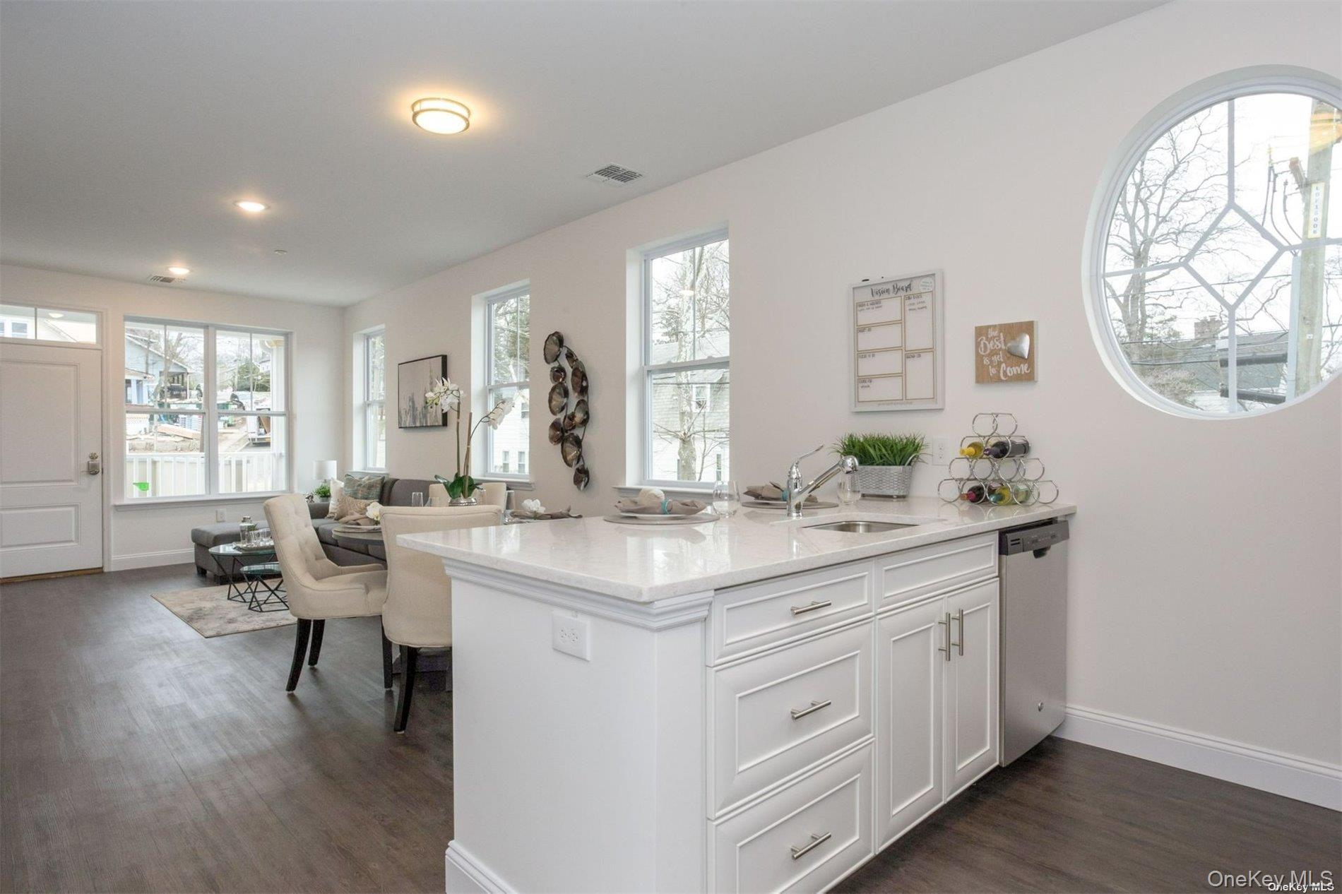 #12 photo, 1046 New York Avenue, 롱 아일랜드 Huntington Station , NY 11746