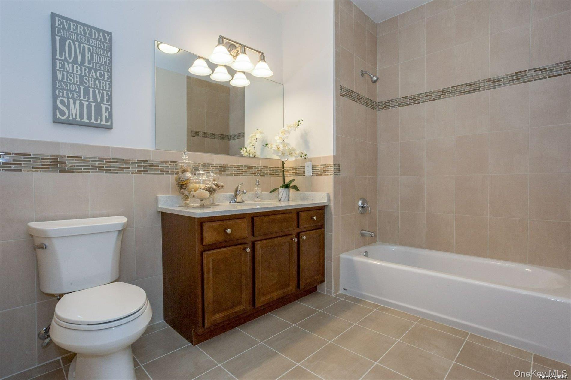 #17 photo, 1046 New York Avenue, 롱 아일랜드 Huntington Station , NY 11746