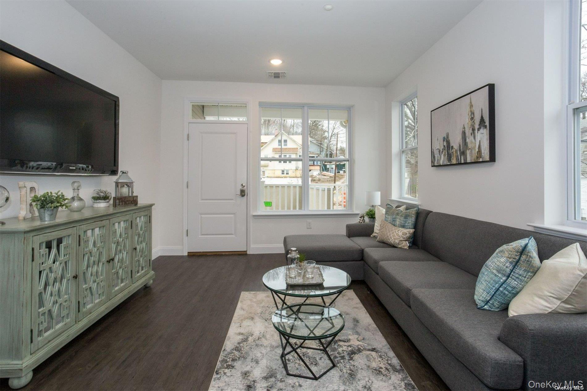 #5 photo, 1046 New York Avenue, 롱 아일랜드 Huntington Station , NY 11746