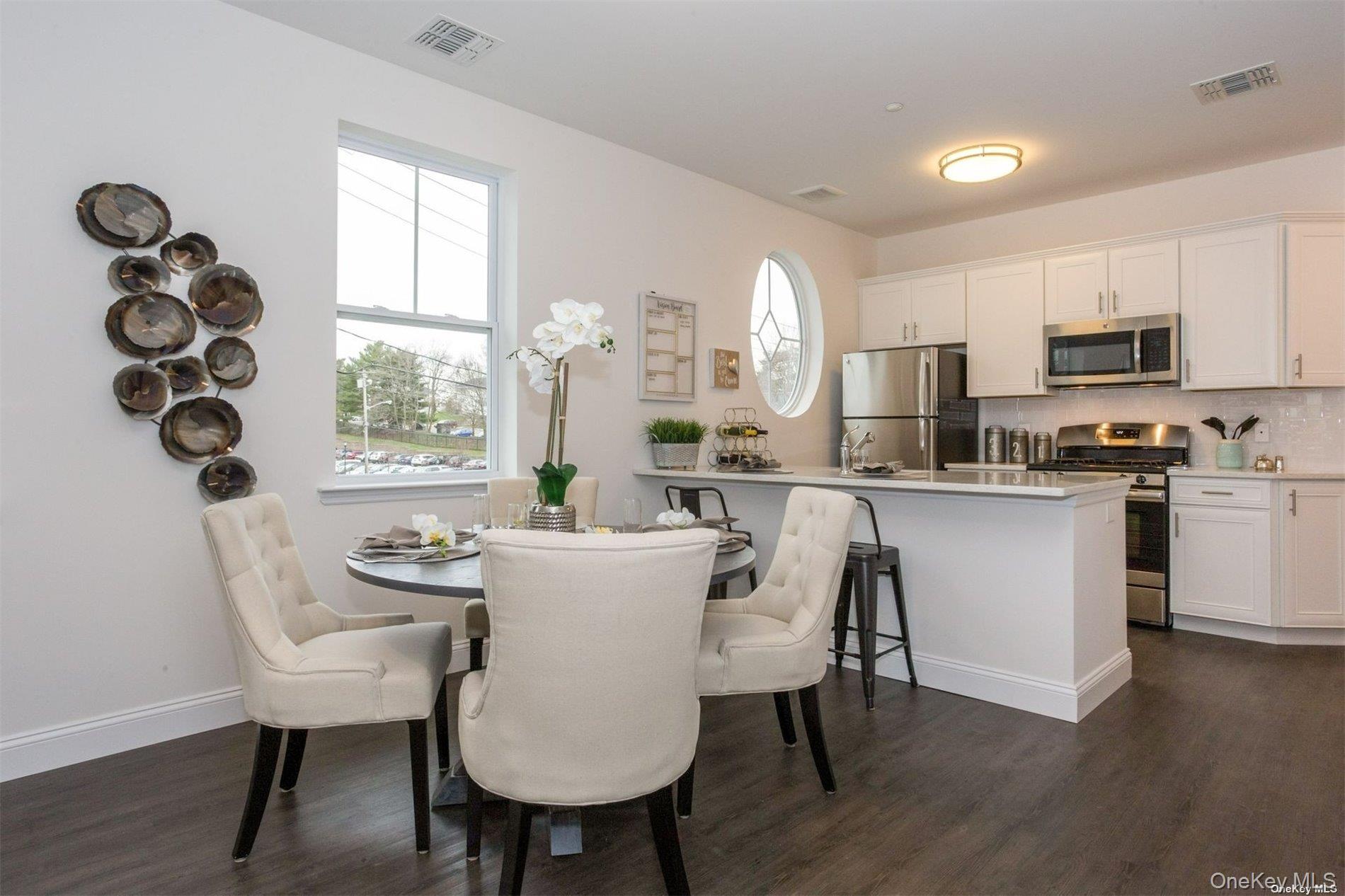 #8 photo, 1046 New York Avenue, 롱 아일랜드 Huntington Station , NY 11746