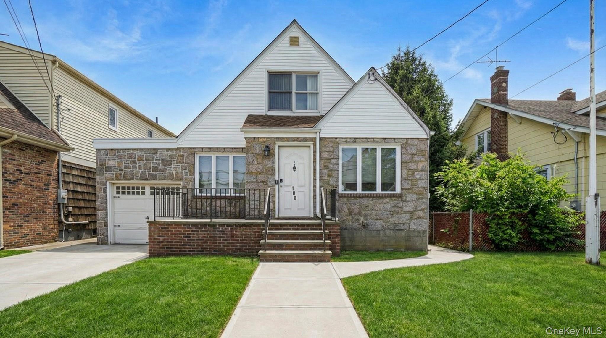 #1 photo, 100 Elizabeth Street, 롱 아일랜드 Floral Park , NY 11001