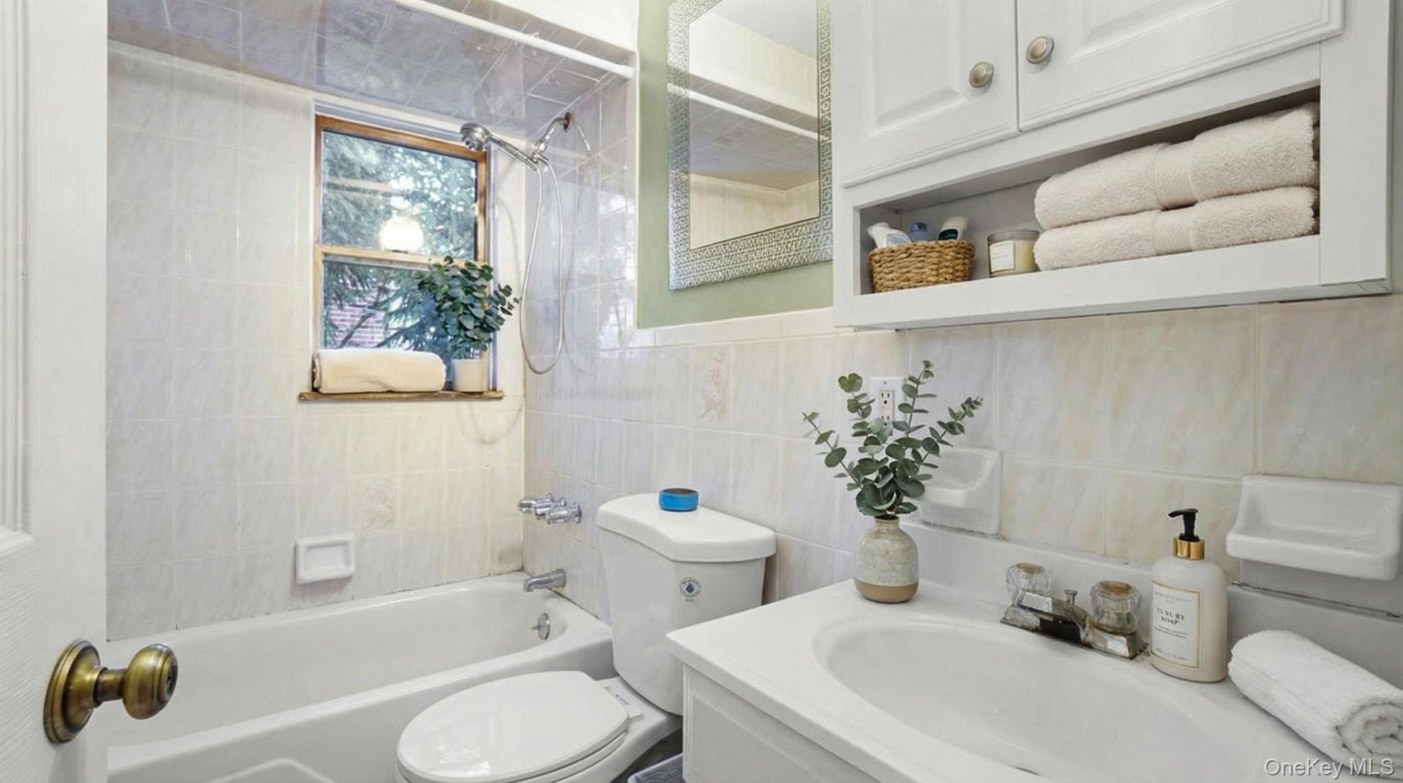 #16 photo, 100 Elizabeth Street, 롱 아일랜드 Floral Park , NY 11001