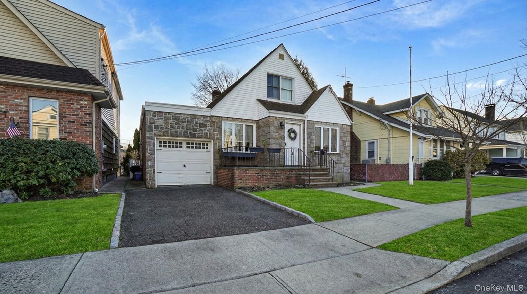 #2 photo, 100 Elizabeth Street, 롱 아일랜드 Floral Park , NY 11001