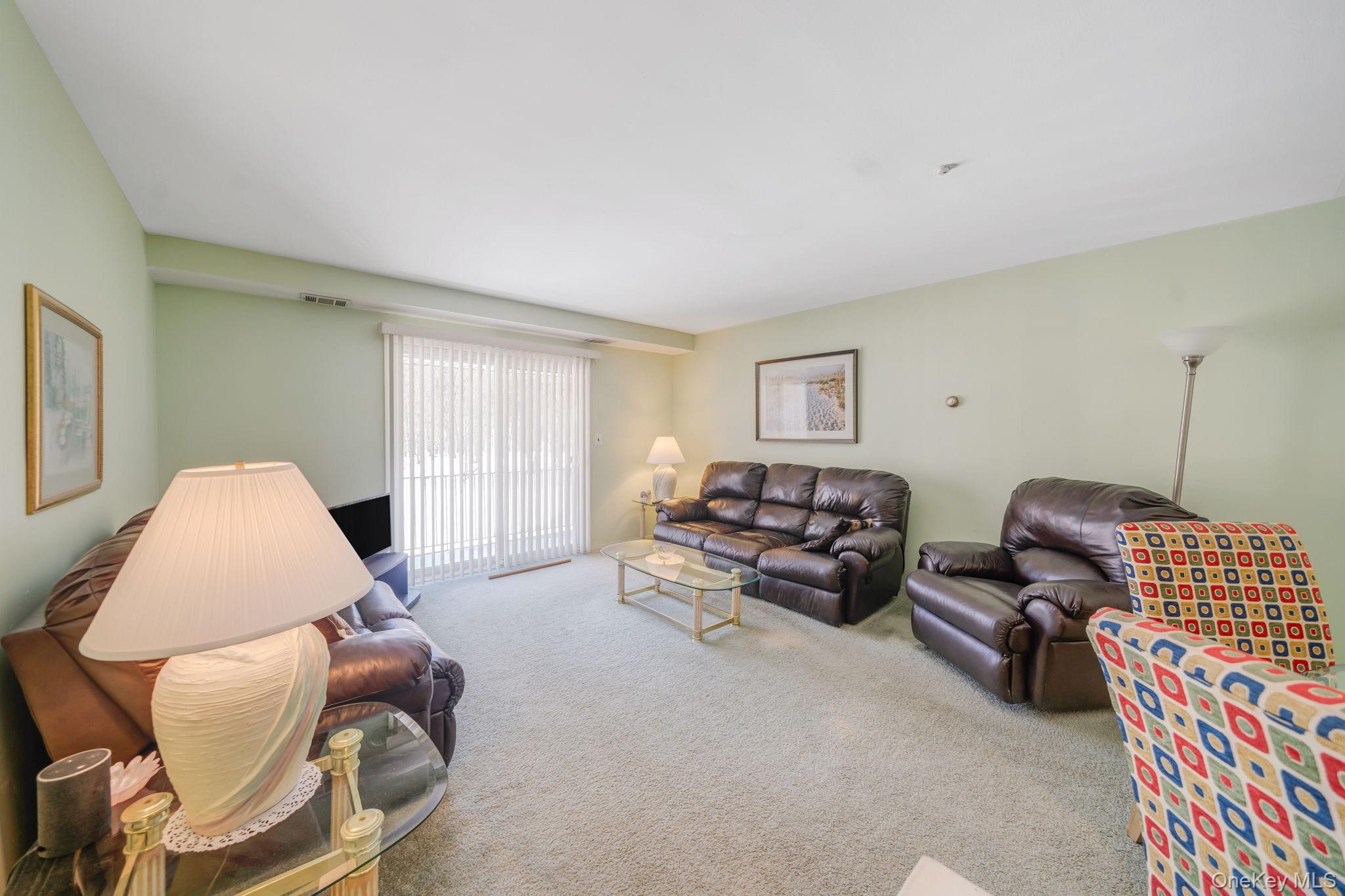 #3 photo, 8 Juniper Court, 롱 아일랜드 Selden , NY 11784