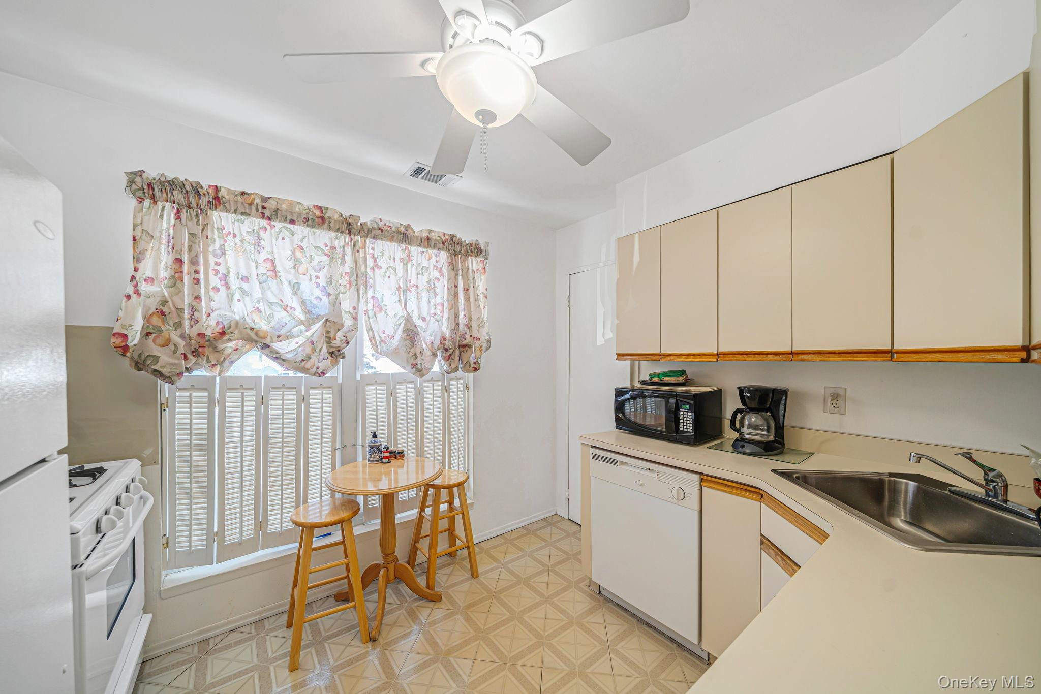 #5 photo, 8 Juniper Court, 롱 아일랜드 Selden , NY 11784