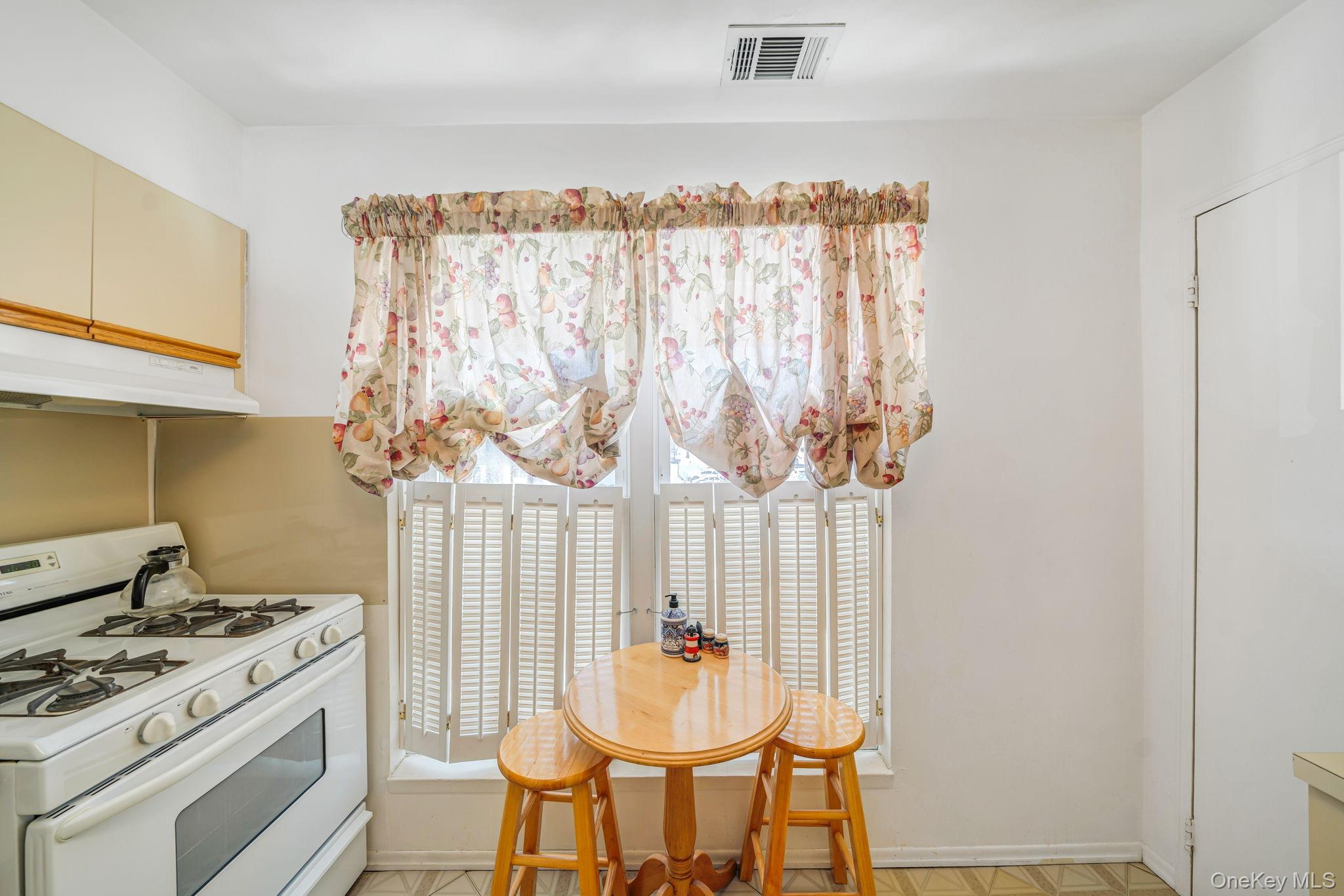 #6 photo, 8 Juniper Court, 롱 아일랜드 Selden , NY 11784