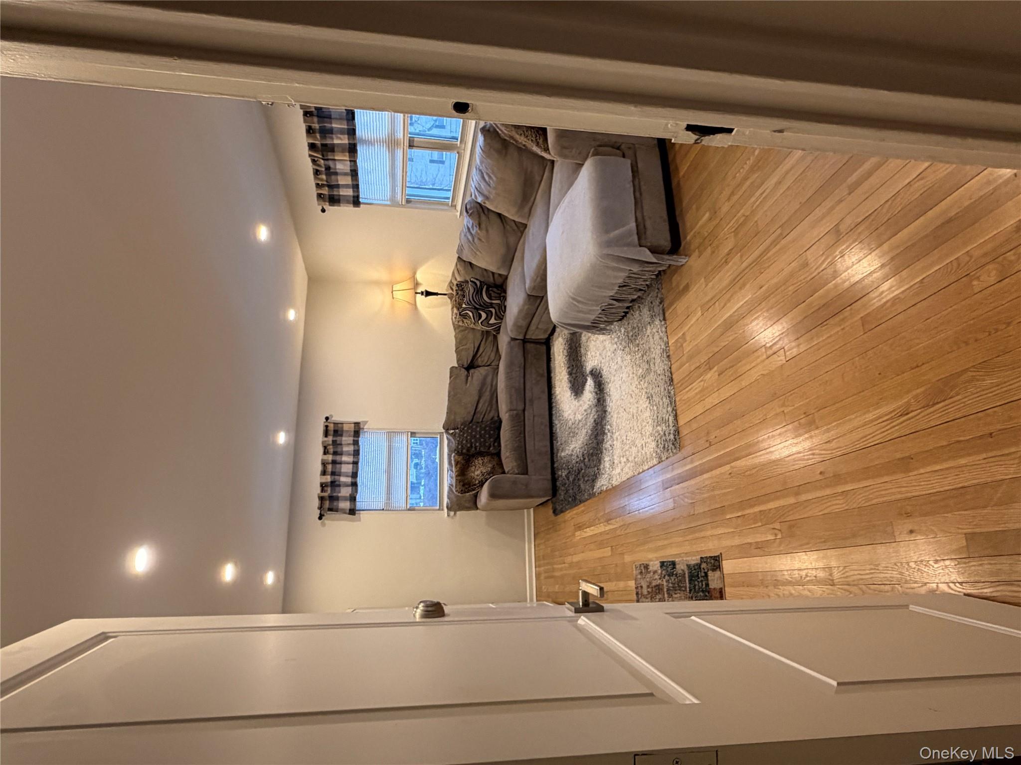 #1 photo, 268-41 82 Avenue, קווינס New Hyde Park , NY 11040