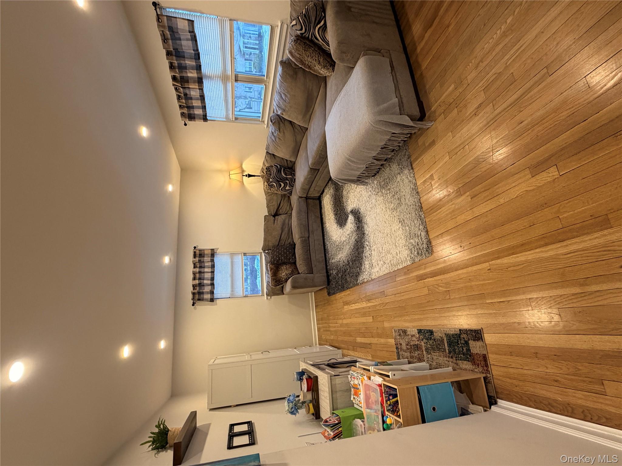 #2 photo, 268-41 82 Avenue, קווינס New Hyde Park , NY 11040