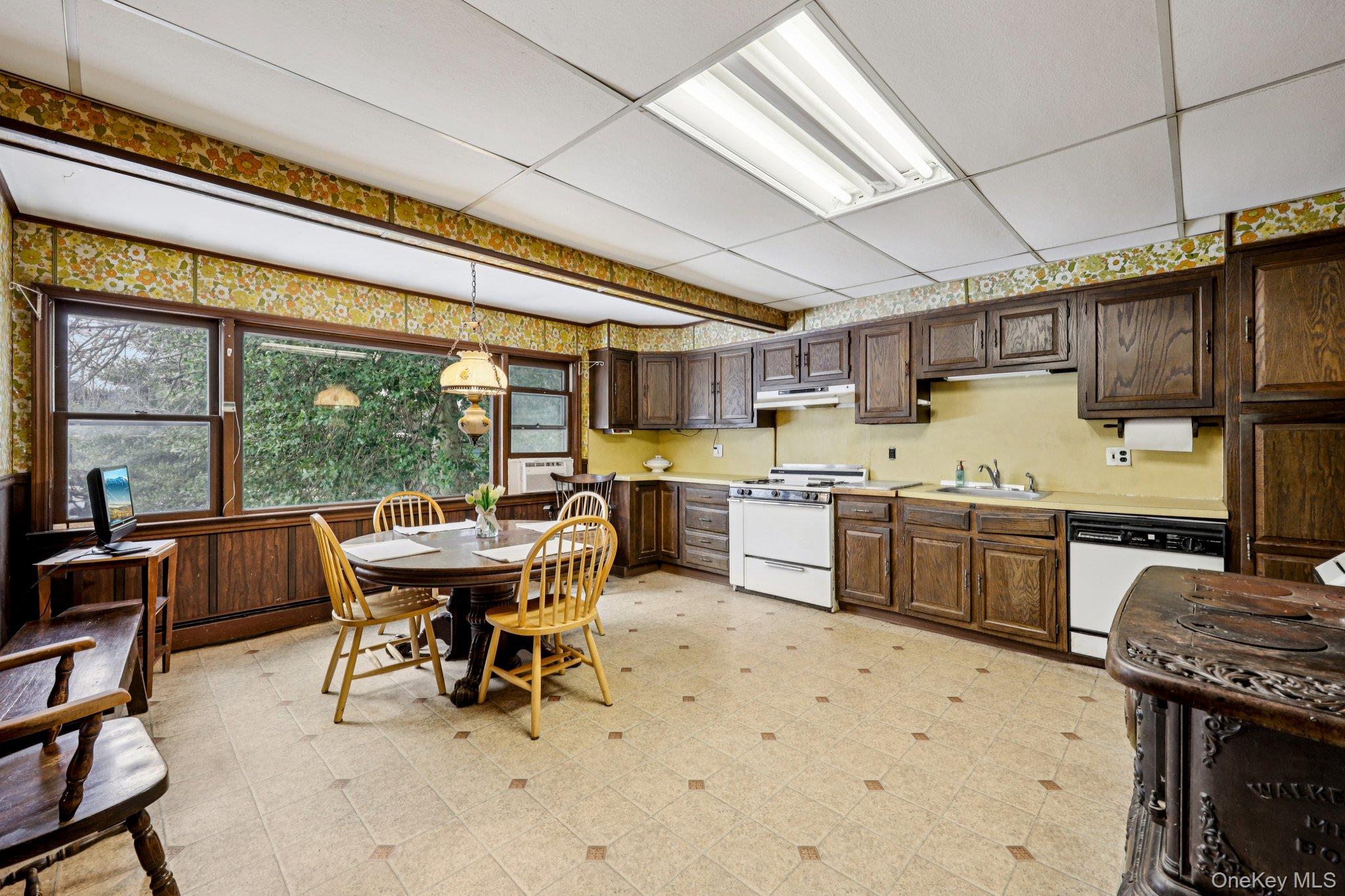 #13 photo, 82 Vernon Avenue, Нассау ‖ East Norwich , NY 11732