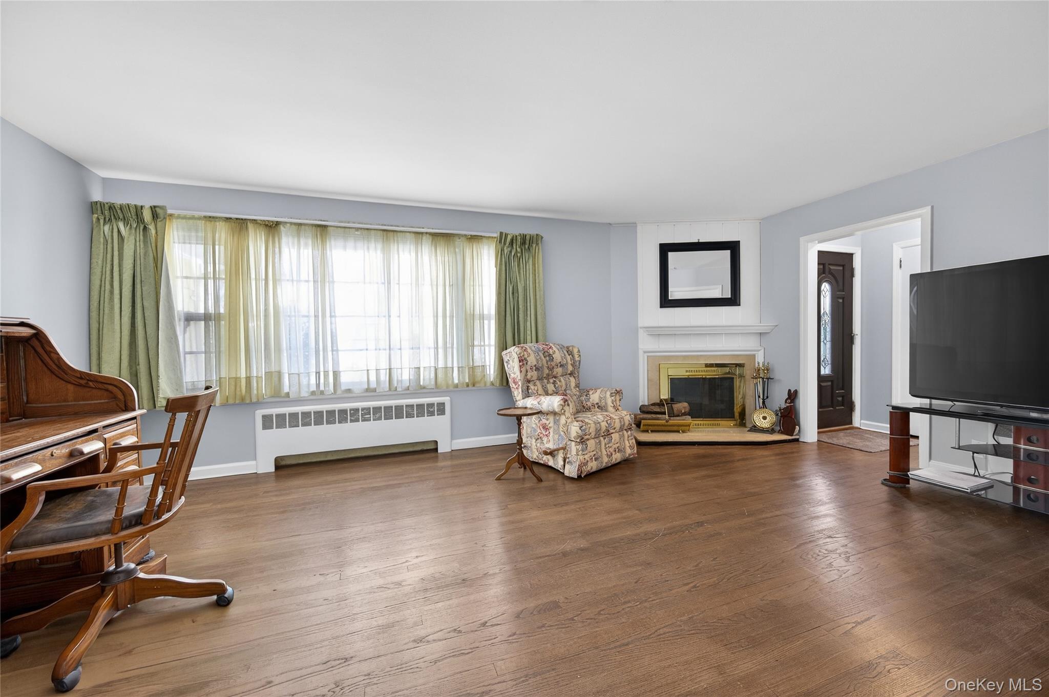 #4 photo, 8 Crestwood Drive, Huntington Station , NY 11746