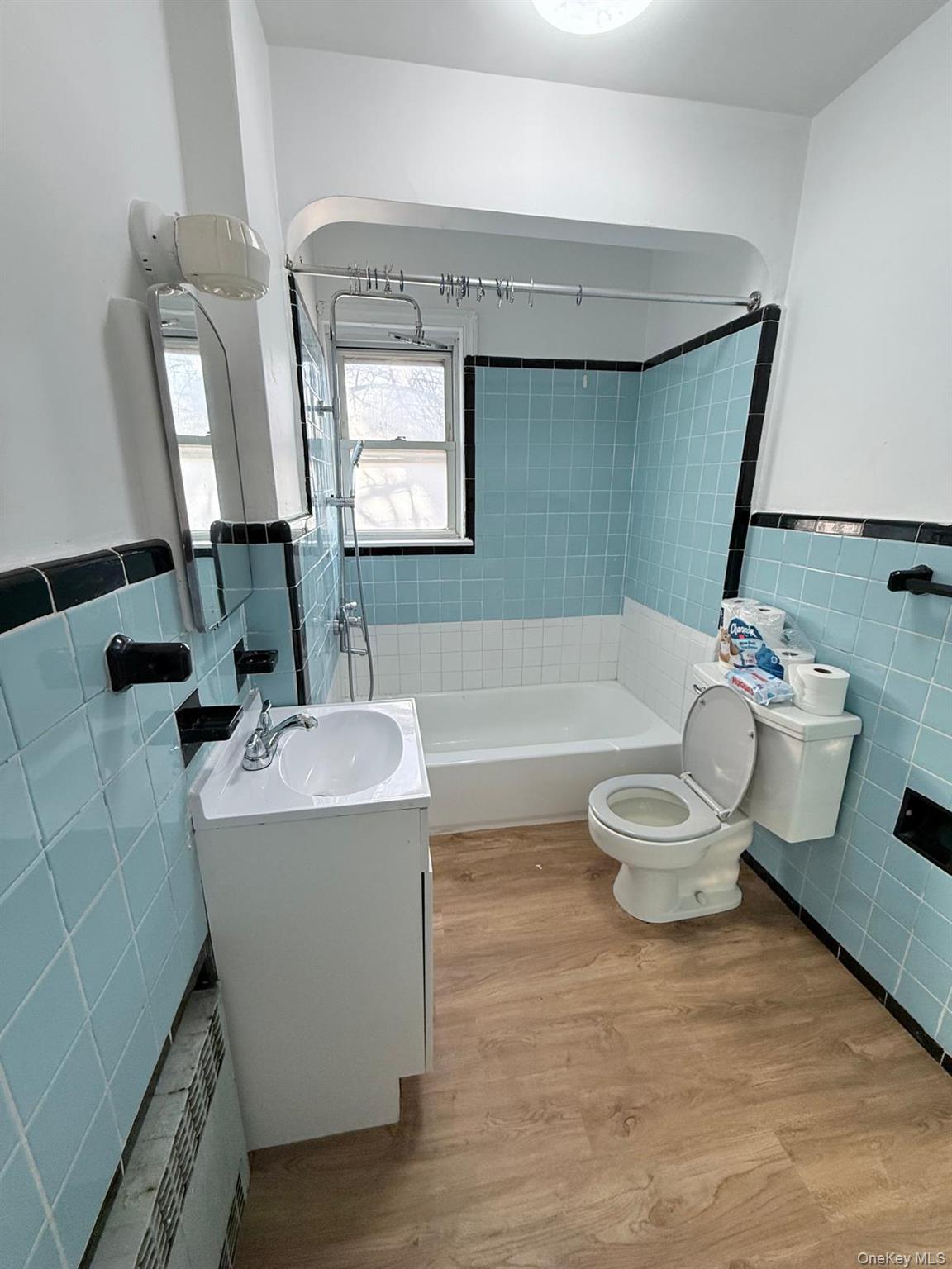 #10 photo, 165-25 Union Turnpike, Fresh Meadows , NY 11366