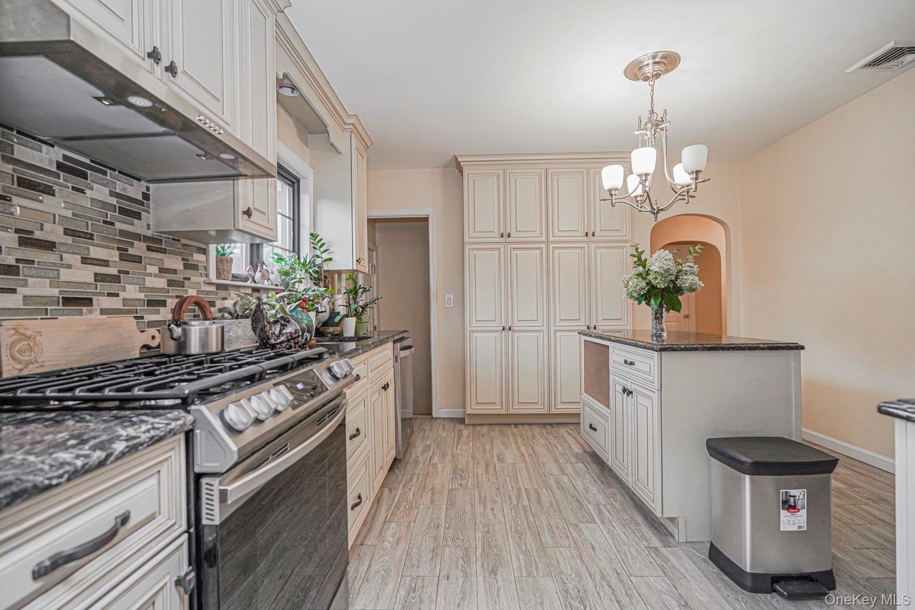 #12 photo, 4 Brentwood Avenue, סטטן איילנד Staten Island , NY 10301