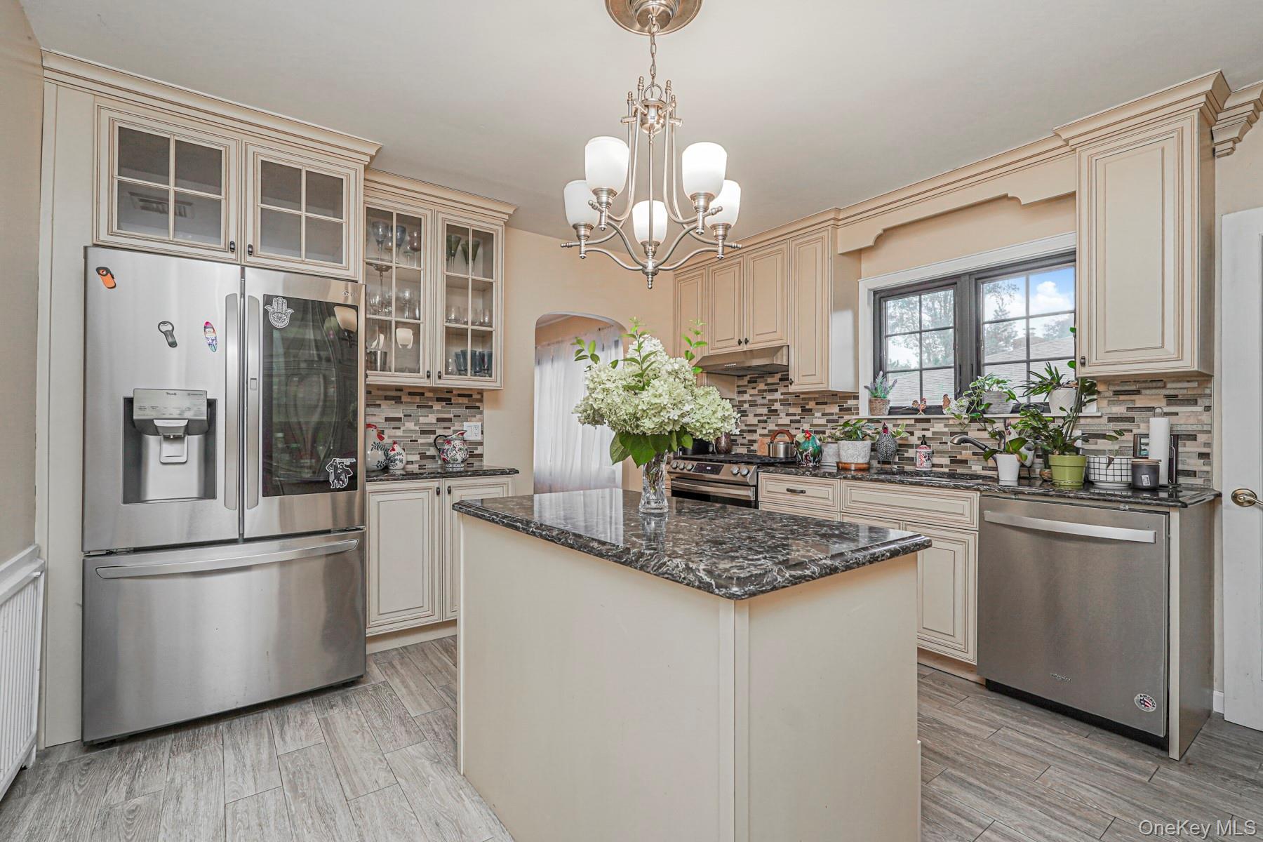 #14 photo, 4 Brentwood Avenue, סטטן איילנד Staten Island , NY 10301