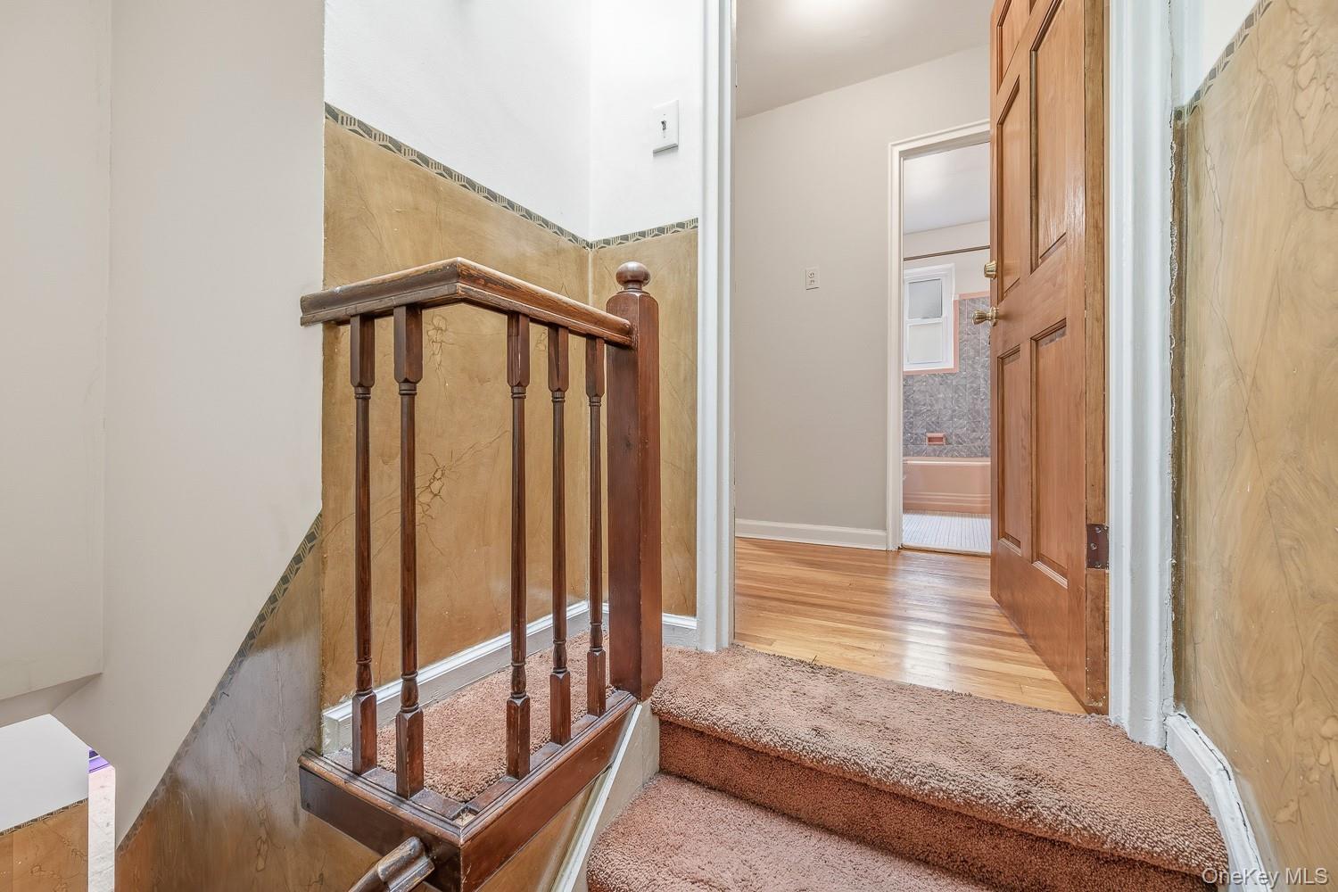 #11 photo, 2323 32nd Street, Куинс ‖ Astoria , NY 11105