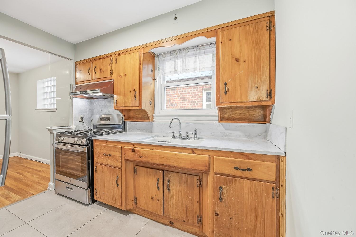 #12 photo, 2323 32nd Street, Куинс ‖ Astoria , NY 11105