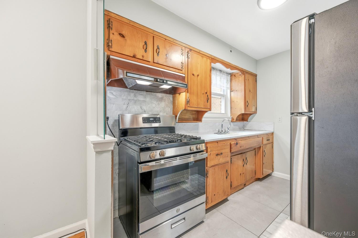 #13 photo, 2323 32nd Street, Куинс ‖ Astoria , NY 11105