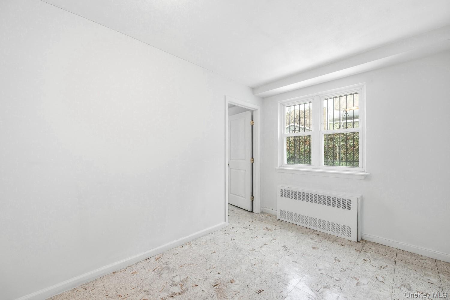 #9 photo, 2323 32nd Street, Куинс ‖ Astoria , NY 11105