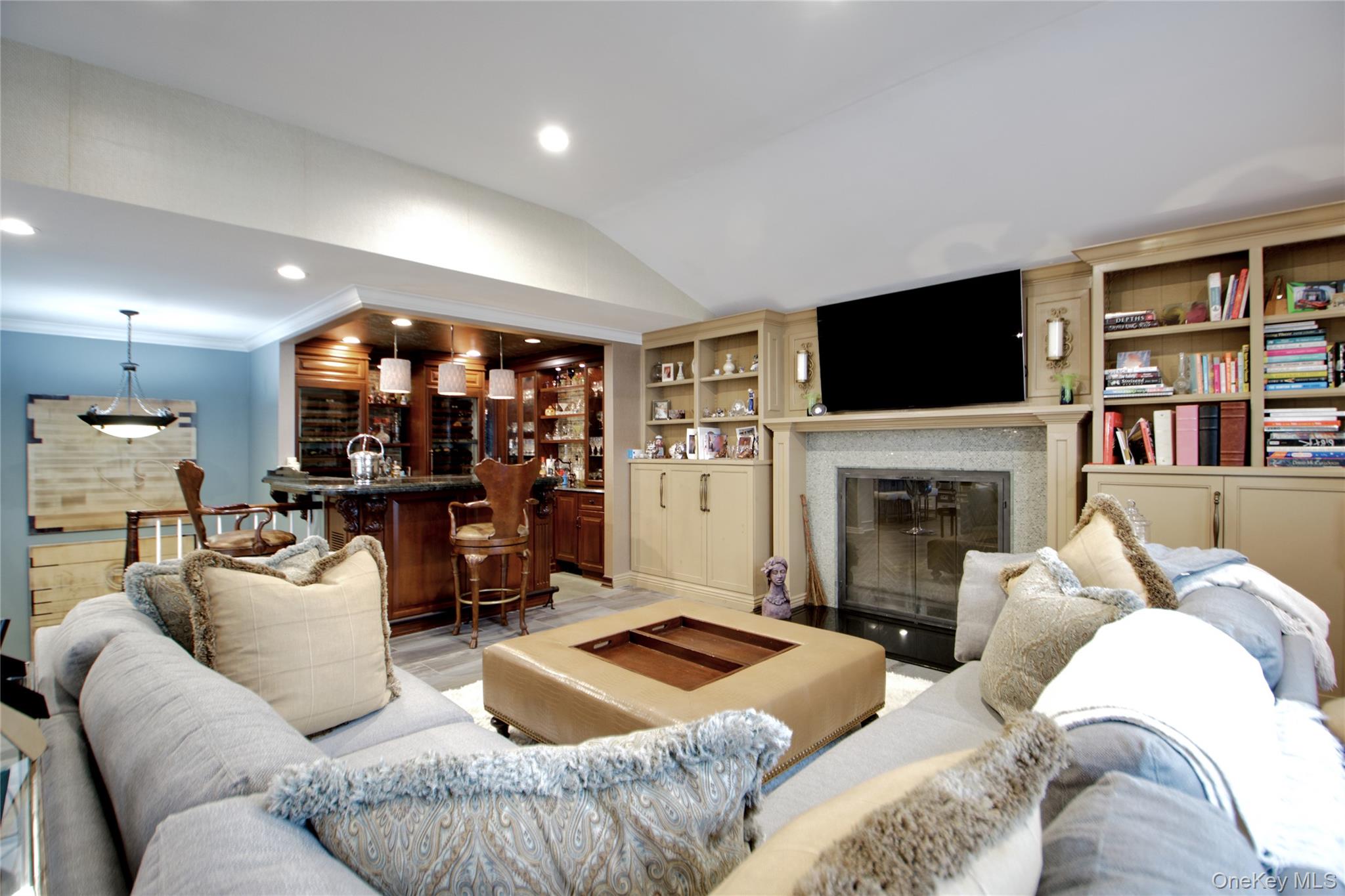 #11 photo, 110 Birch Drive, East Hills , NY 11576