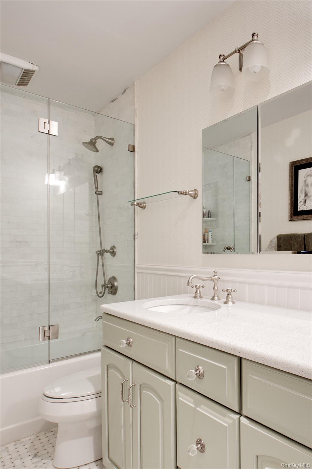 #19 photo, 110 Birch Drive, East Hills , NY 11576