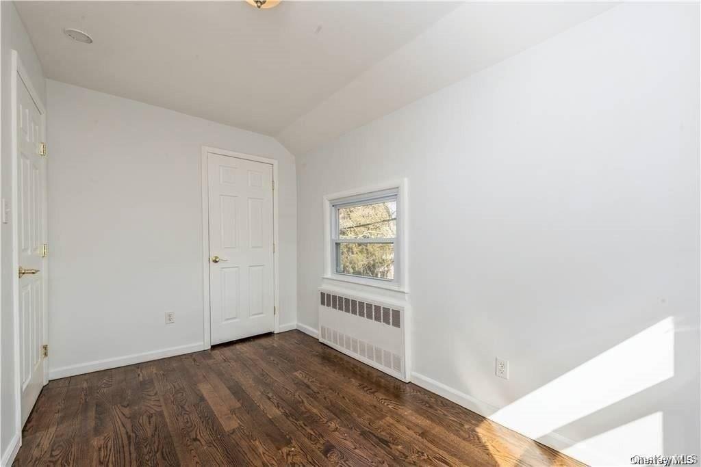 #14 photo, 32 Grove Street, Нассау ‖ Glenwood Landing , NY 11547