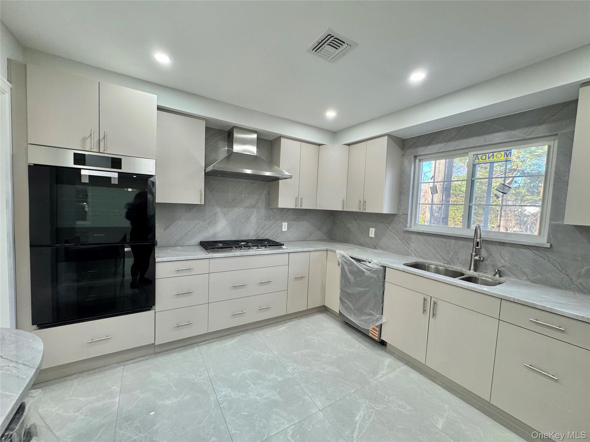 #11 photo, 32 A Berkshire Road, 롱 아일랜드 그레이트넥 Great Neck , NY 11023