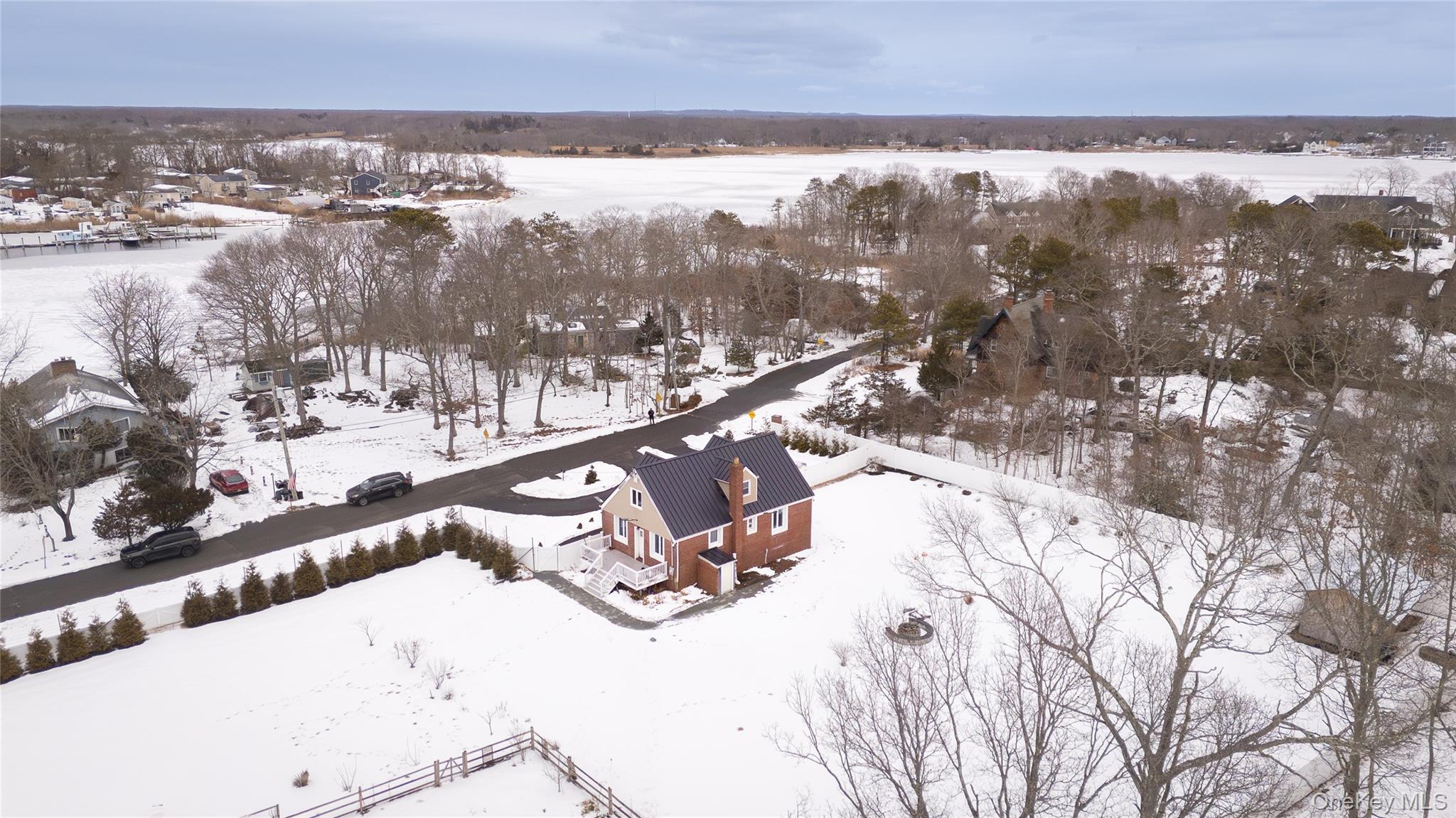 #17 photo, 4 Riverside Avenue, 롱 아일랜드 Mastic Beach , NY 11951