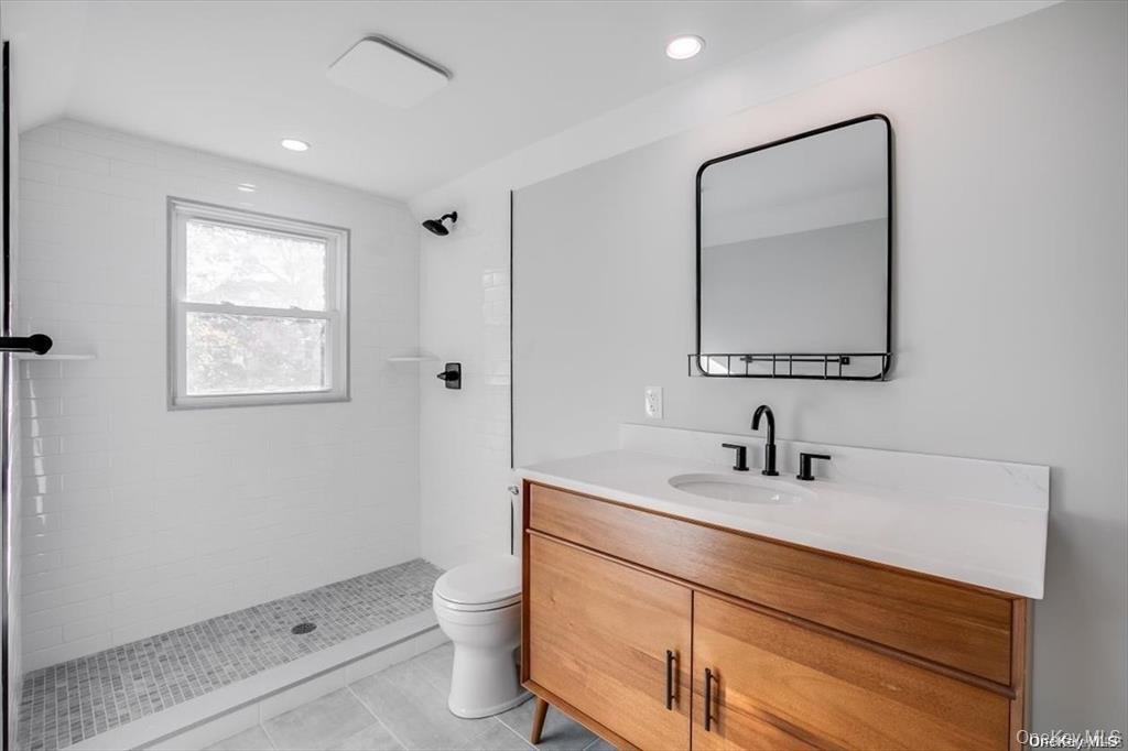 #9 photo, 4 Riverside Avenue, 롱 아일랜드 Mastic Beach , NY 11951