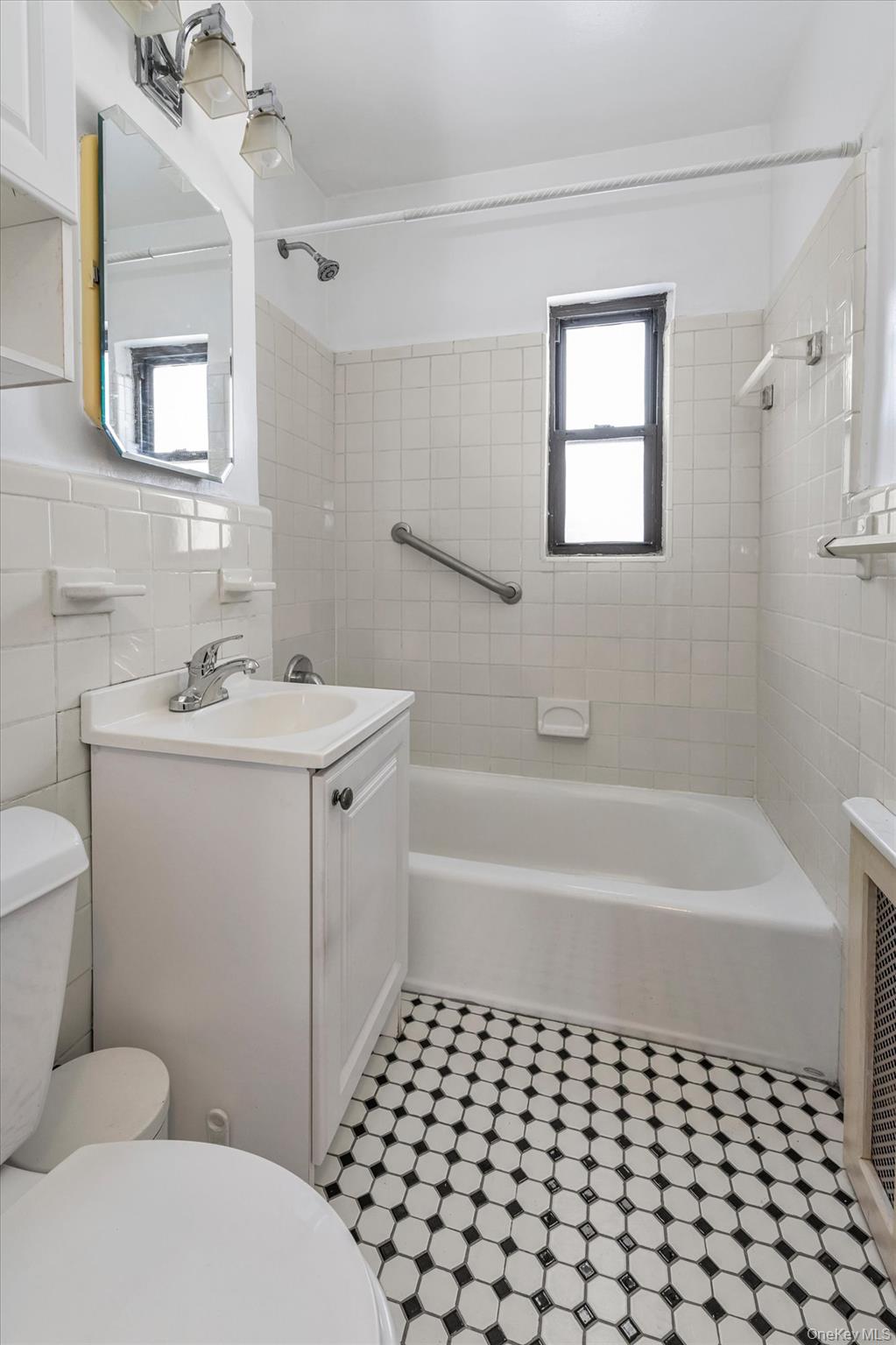 #17 photo, 67-50 197th Street, Fresh Meadows , NY 11365