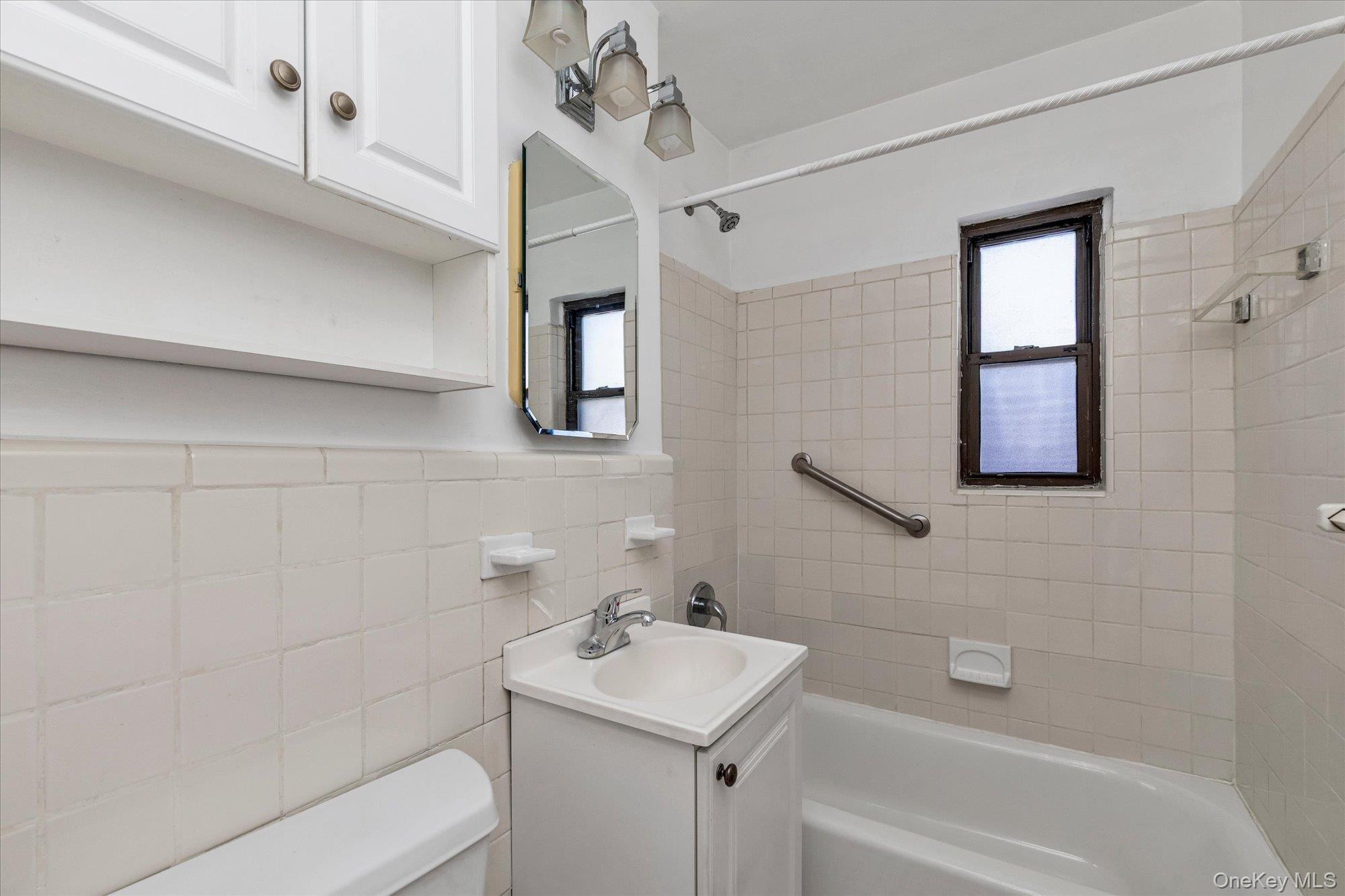 #7 photo, 67-50 197th Street, Fresh Meadows , NY 11365